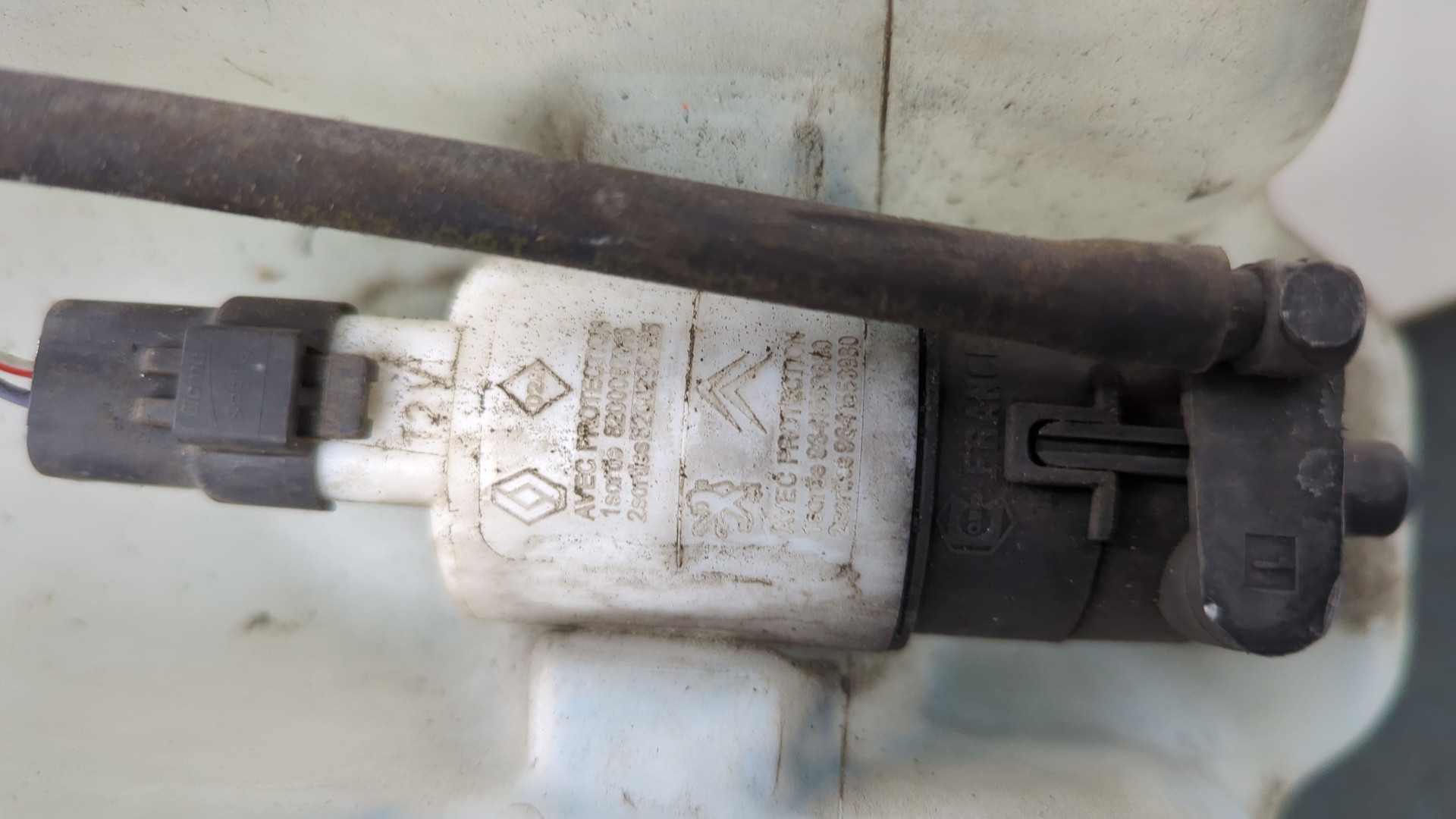 Бачок омывателя лобового стекла