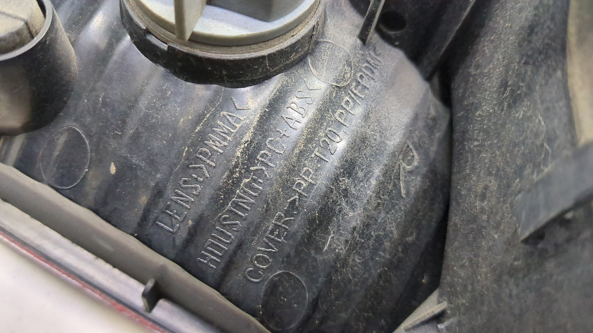 Фонарь задний правый