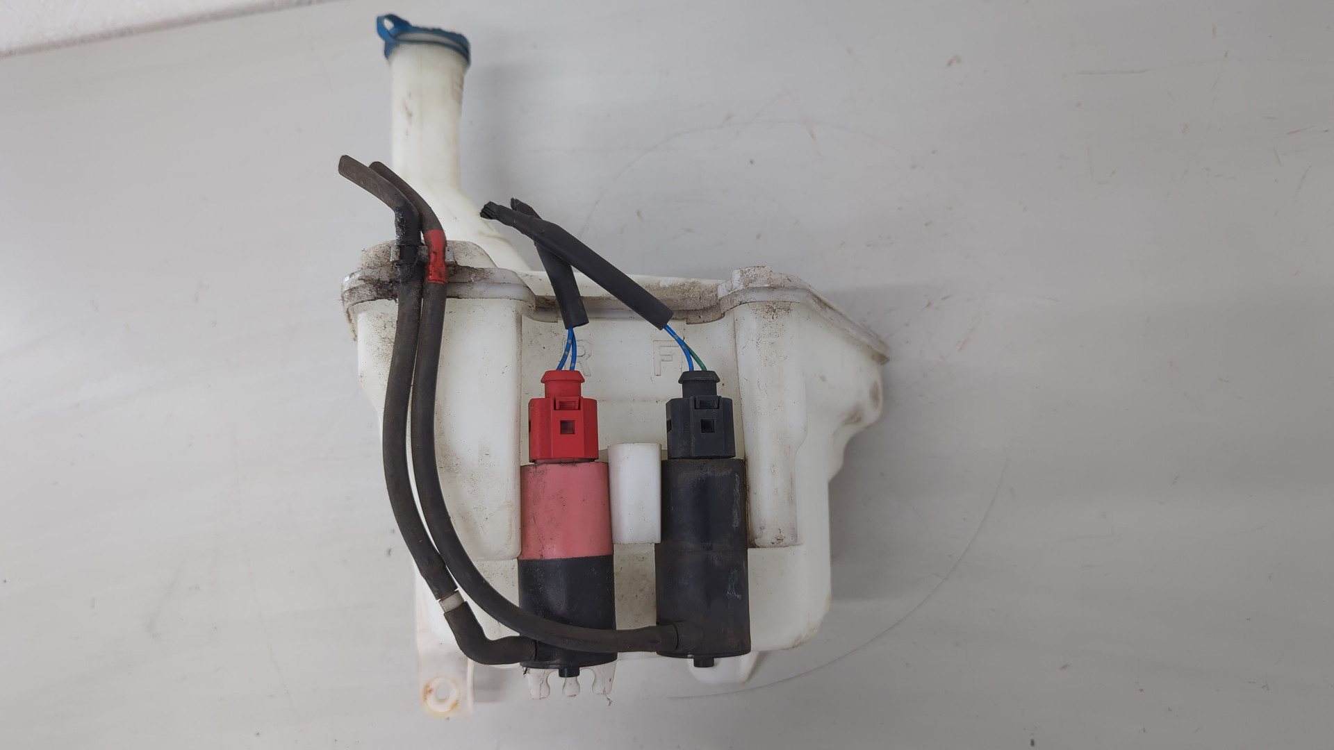 Бачок омывателя лобового стекла