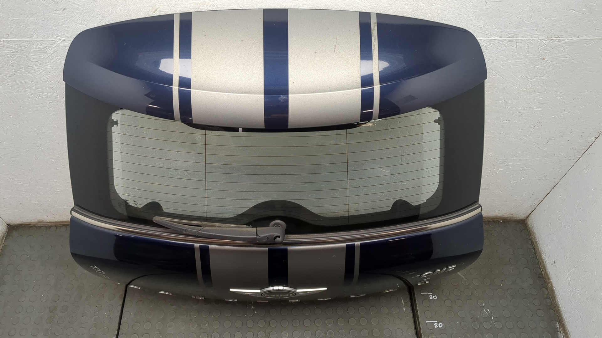 Дверь багажника