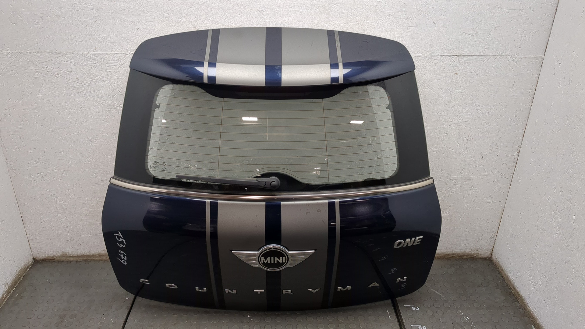 Дверь багажника