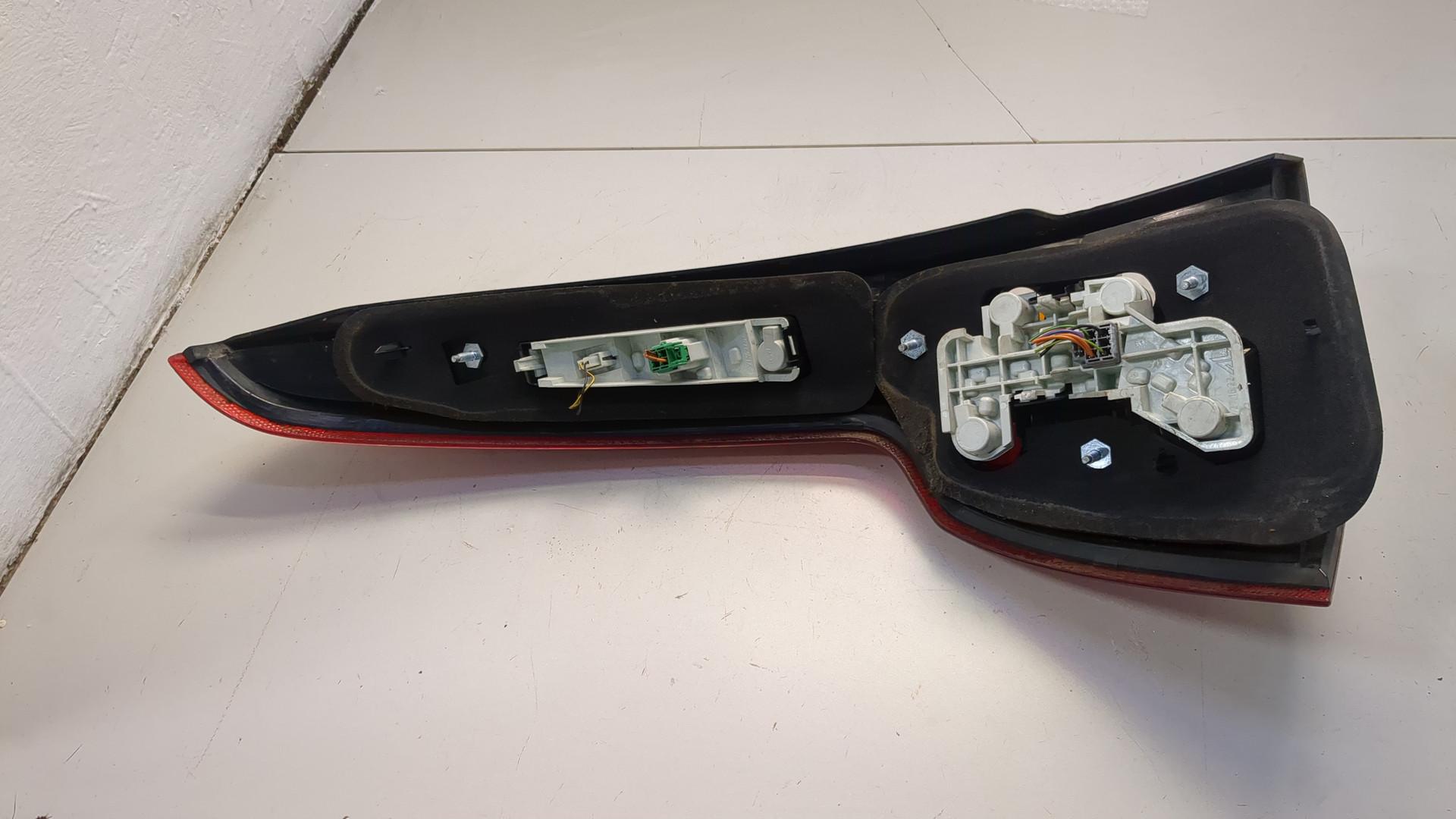 Фонарь задний правый