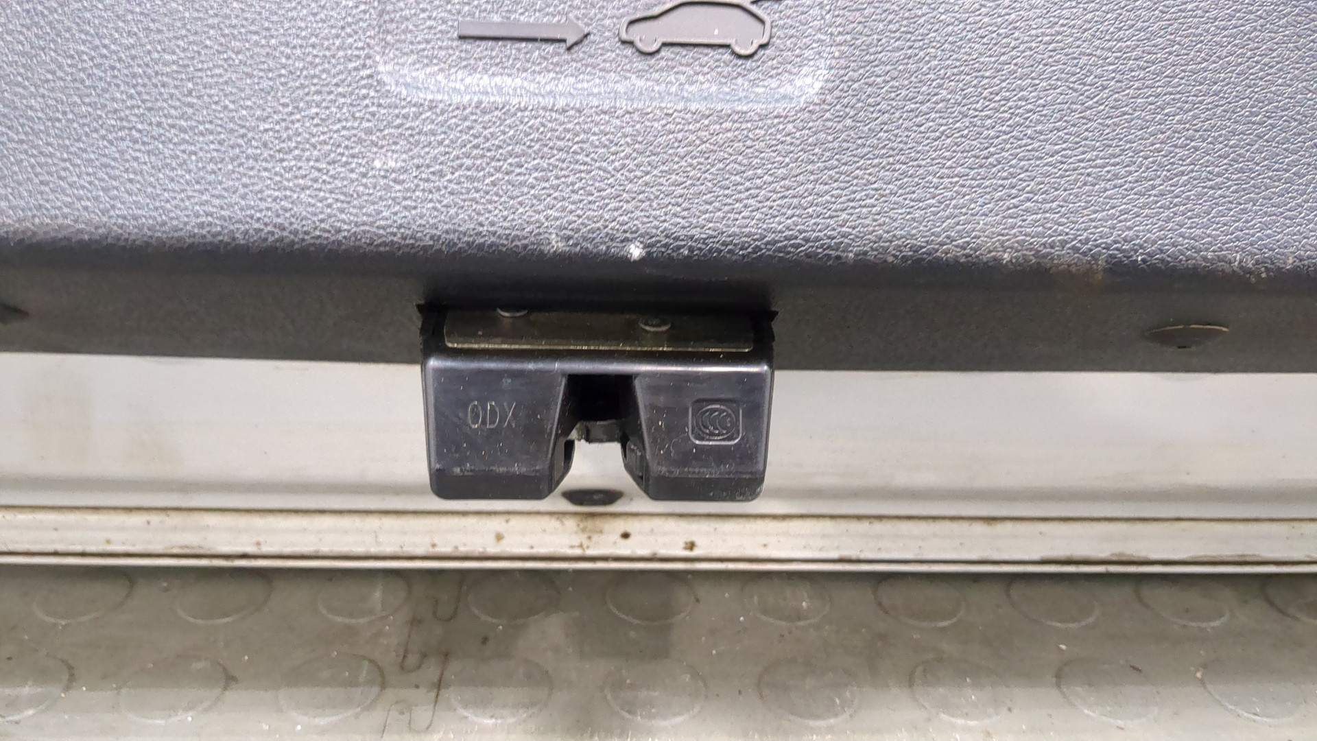 Дверь багажника