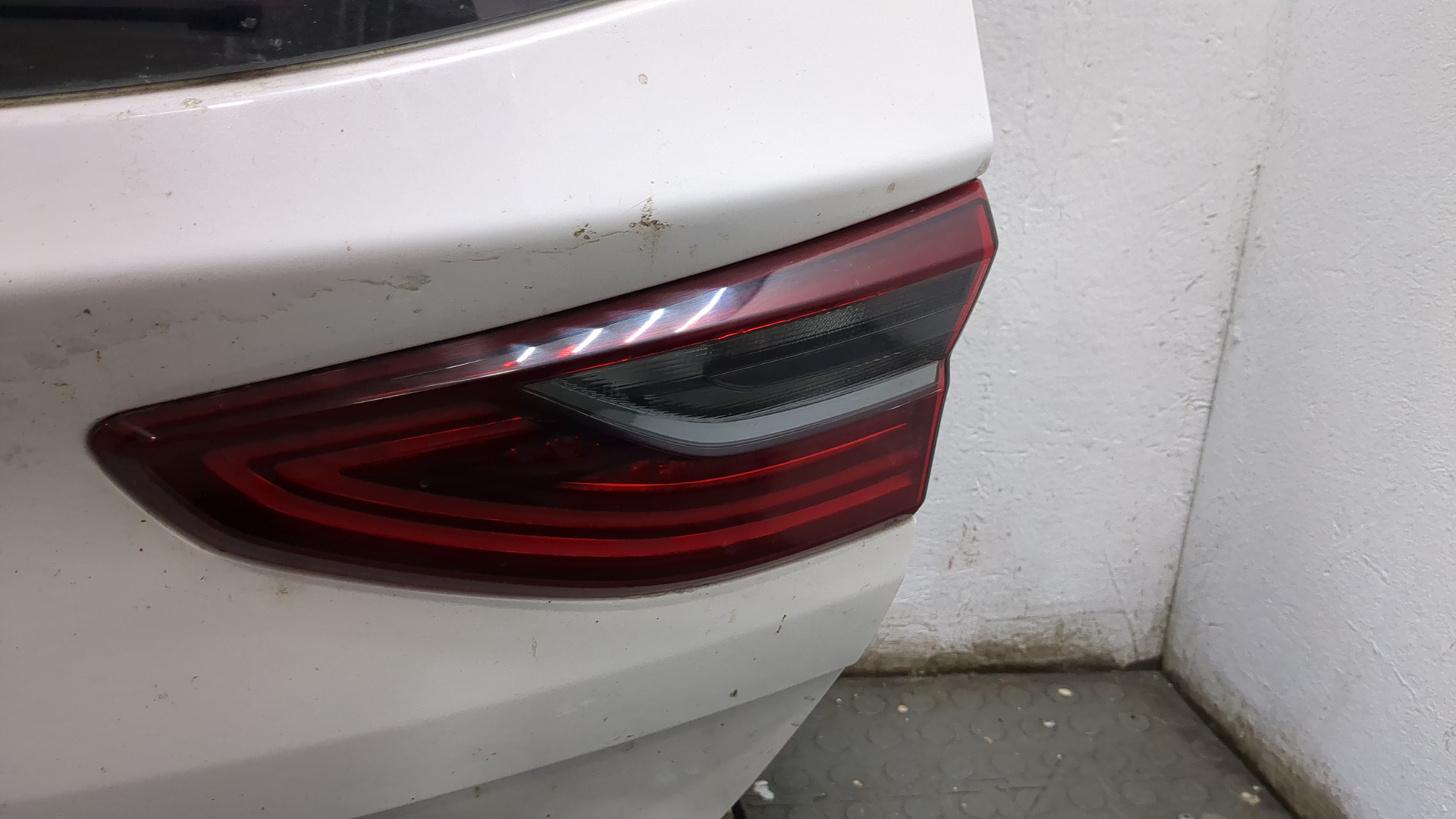 Дверь багажника