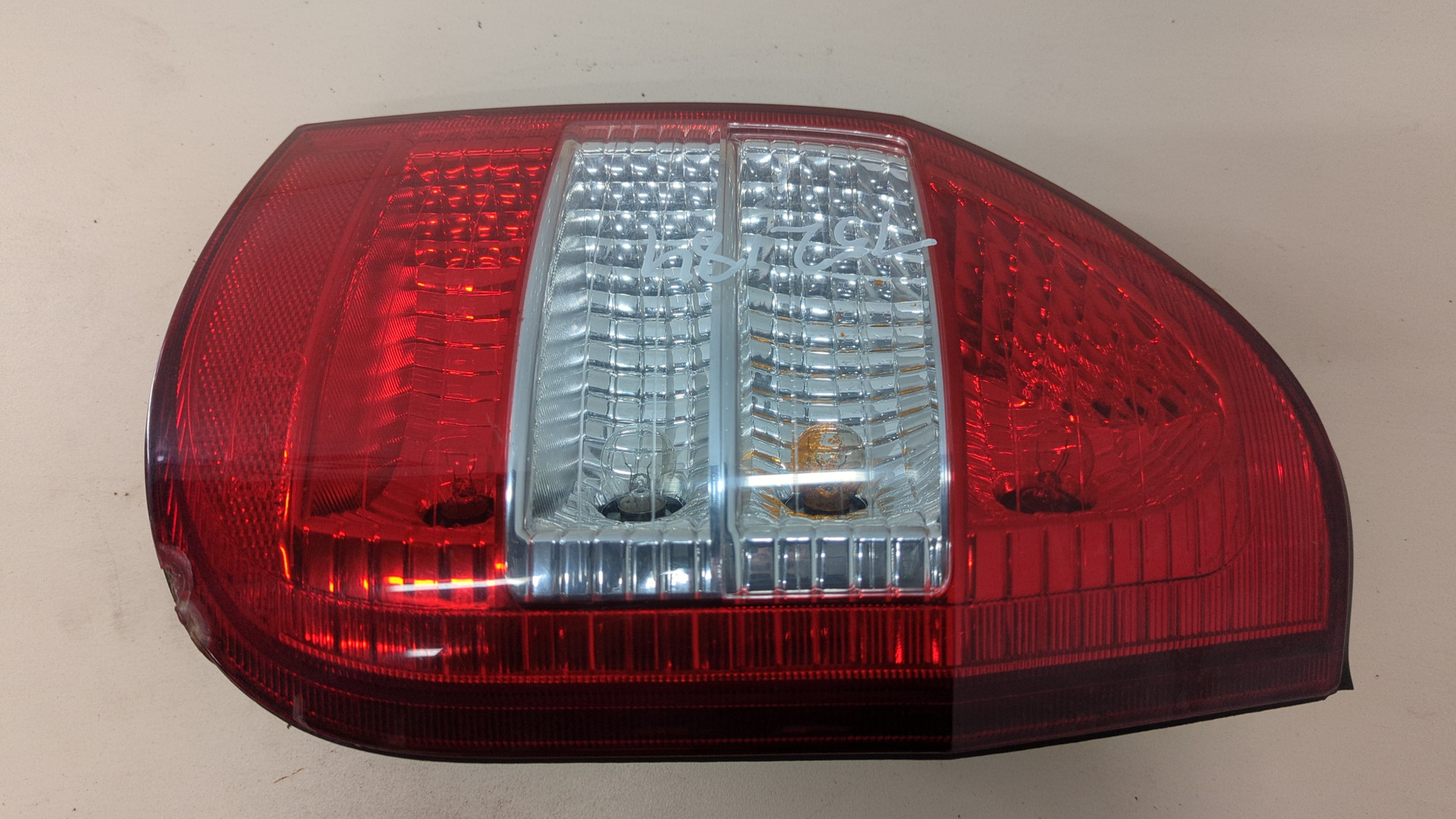 Фонарь задний правый