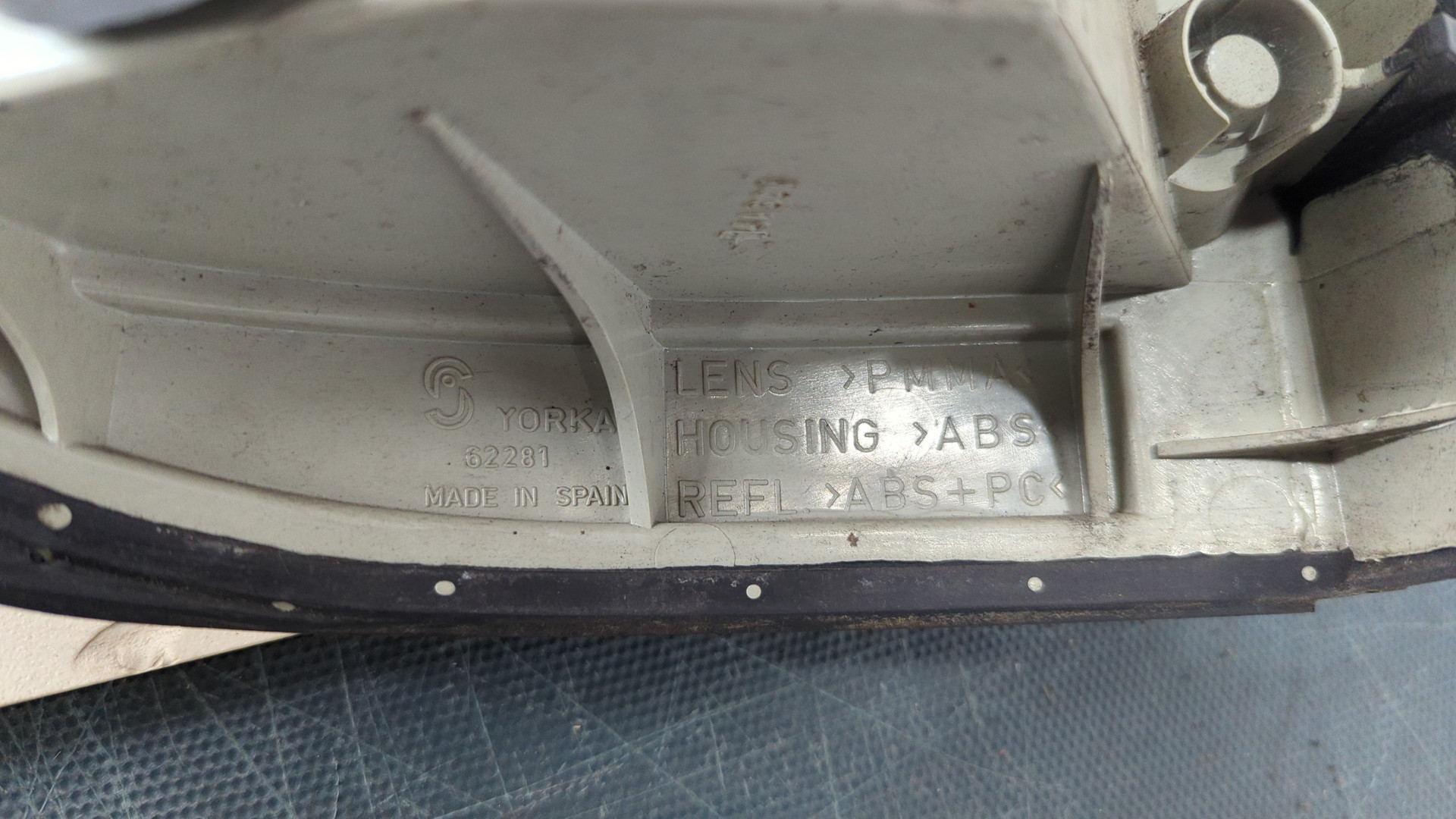 Фонарь задний правый