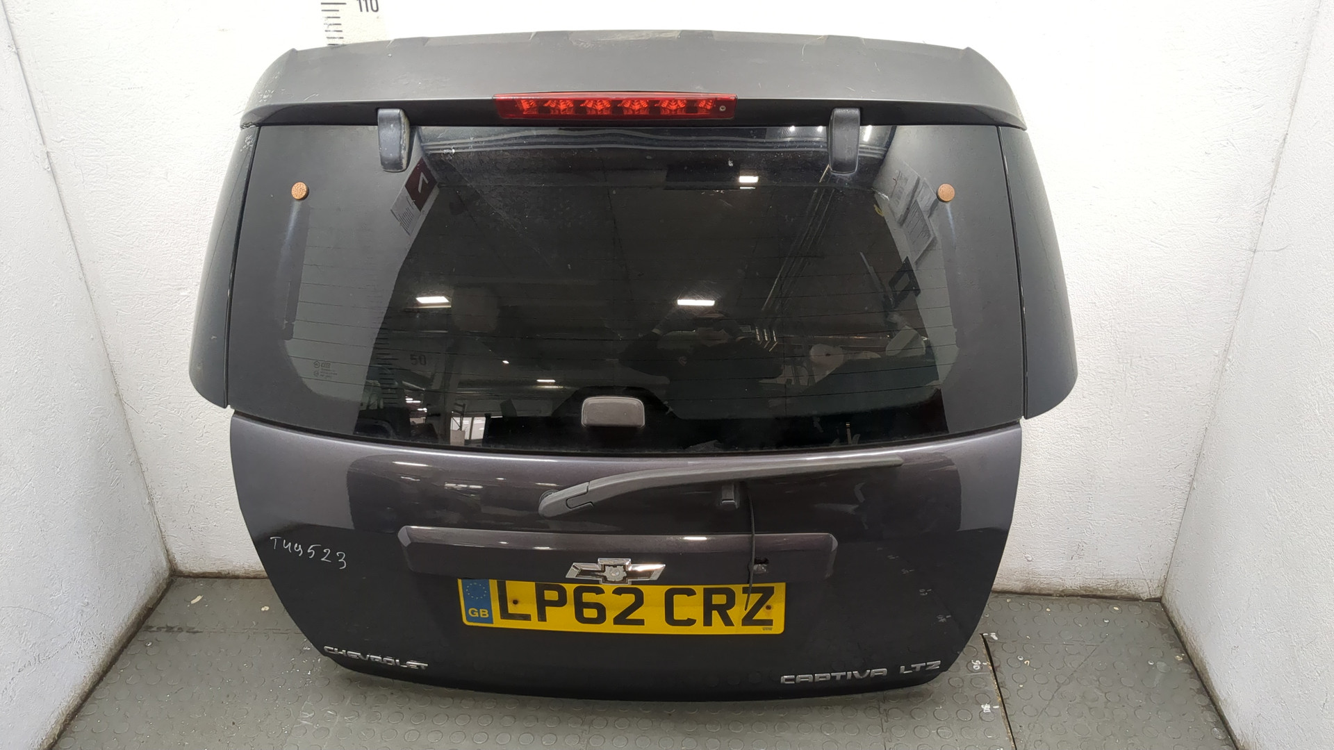 Дверь багажника