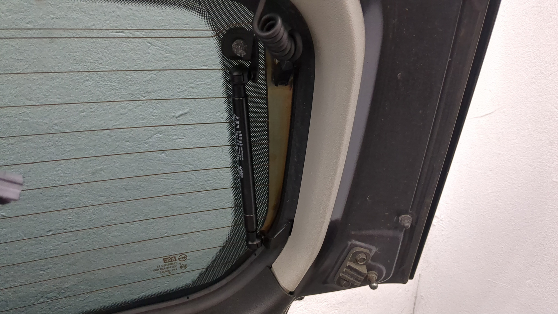 Дверь багажника