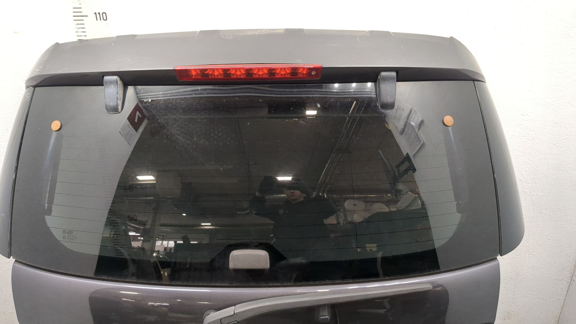 Дверь багажника