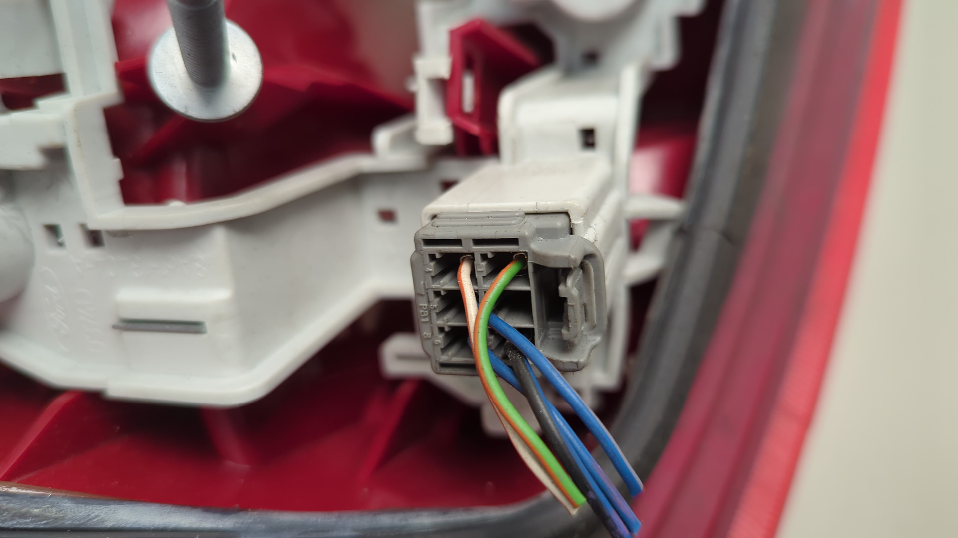 Фонарь задний правый