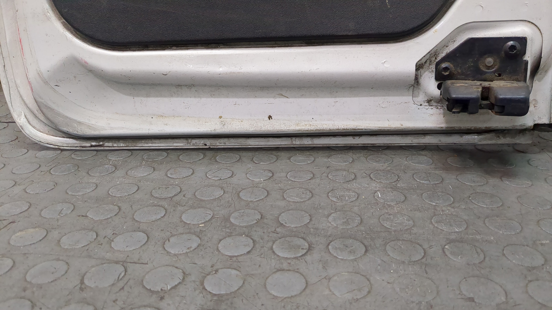 Дверь багажника правая