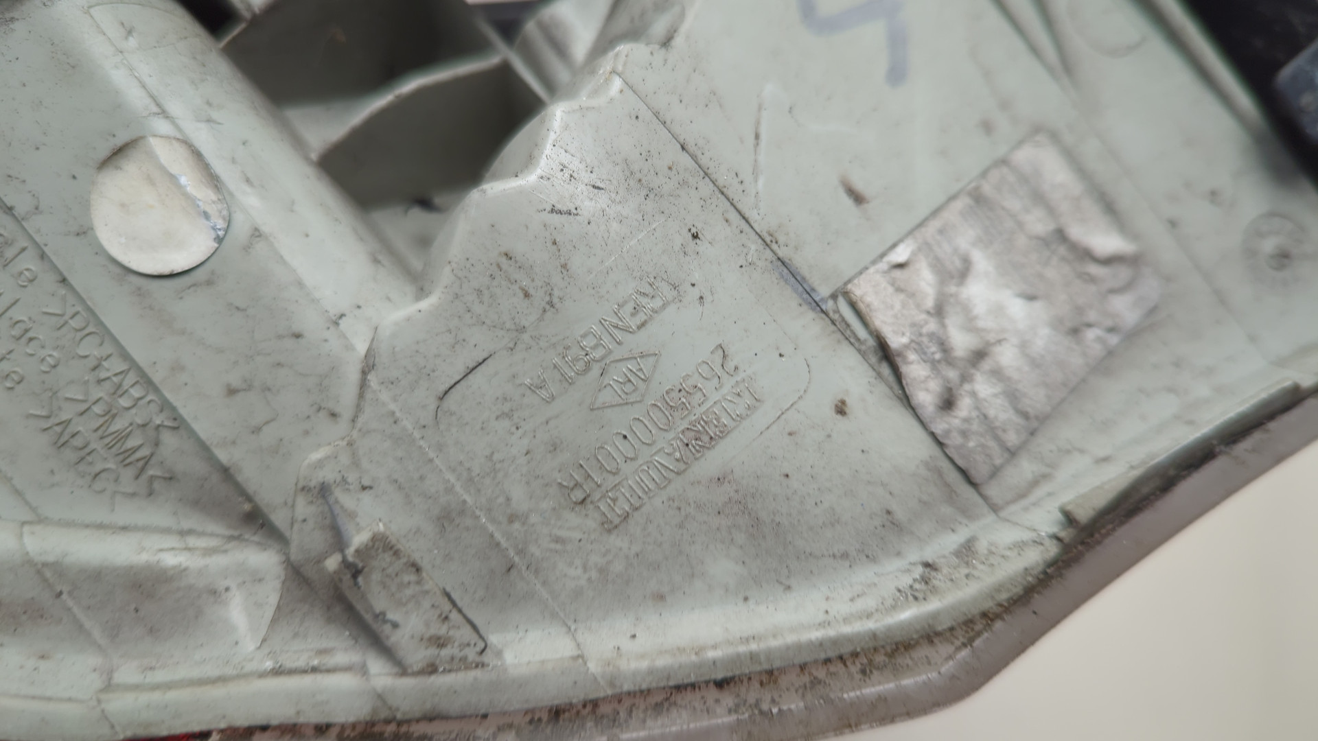 Фонарь задний правый