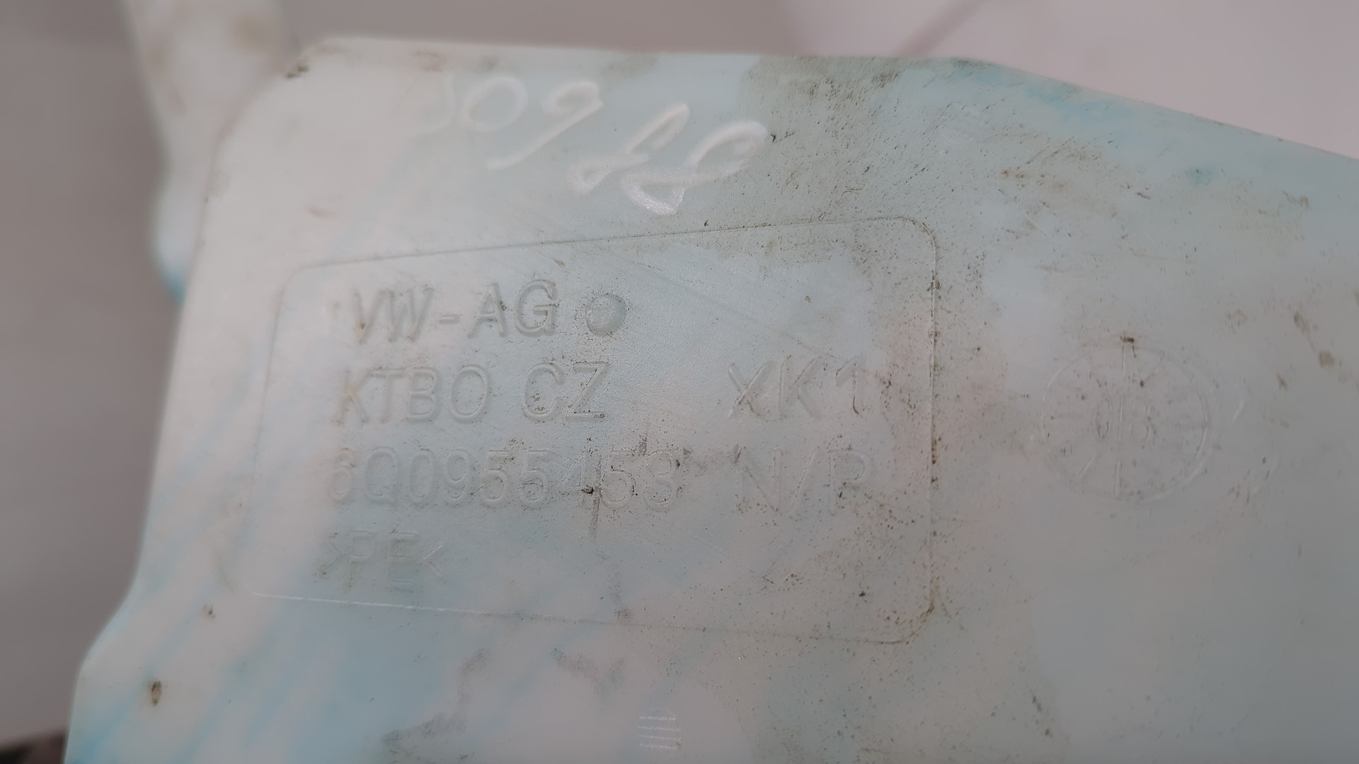 Бачок омывателя лобового стекла