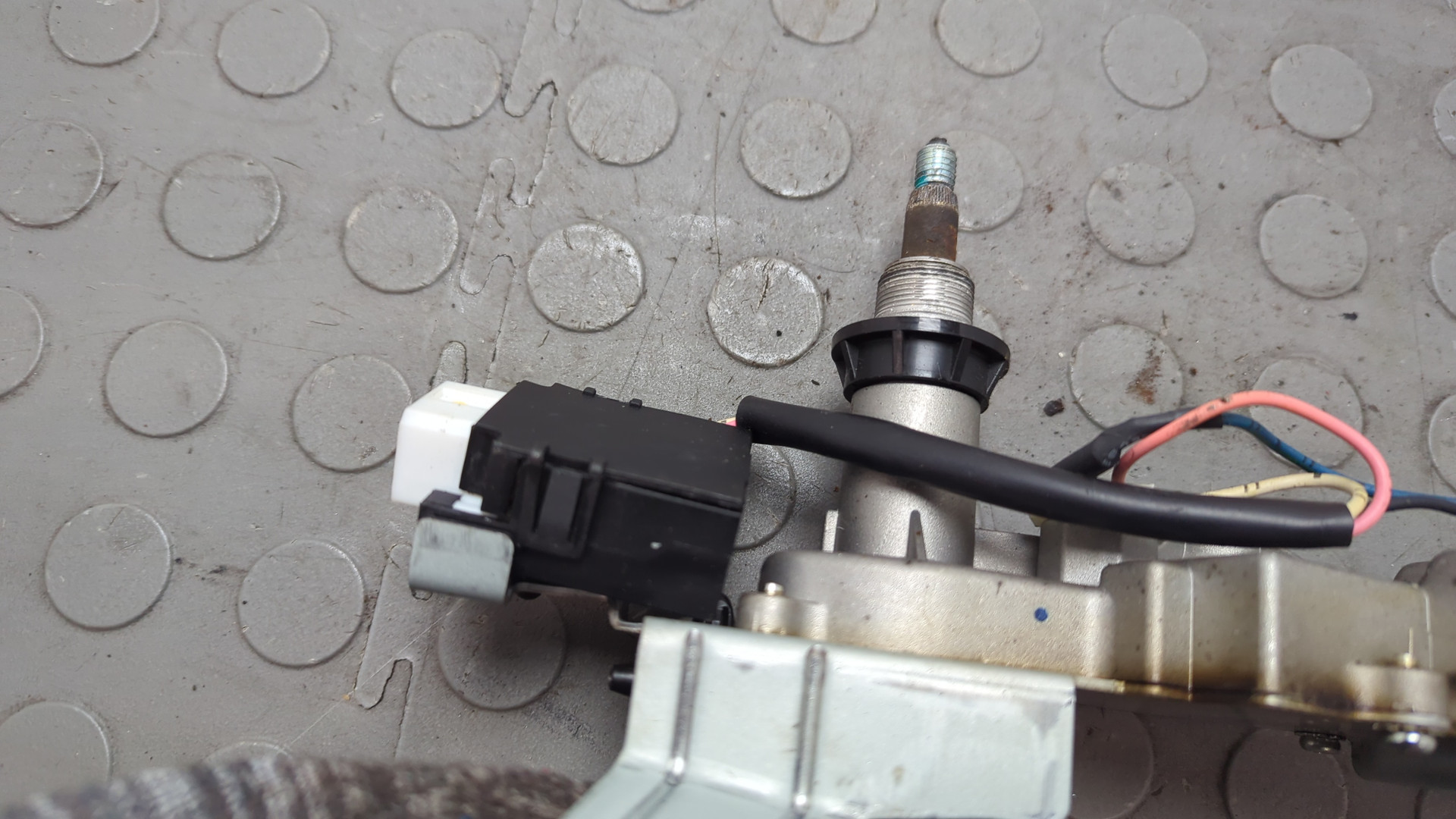 Моторчик стеклоочистителя задний