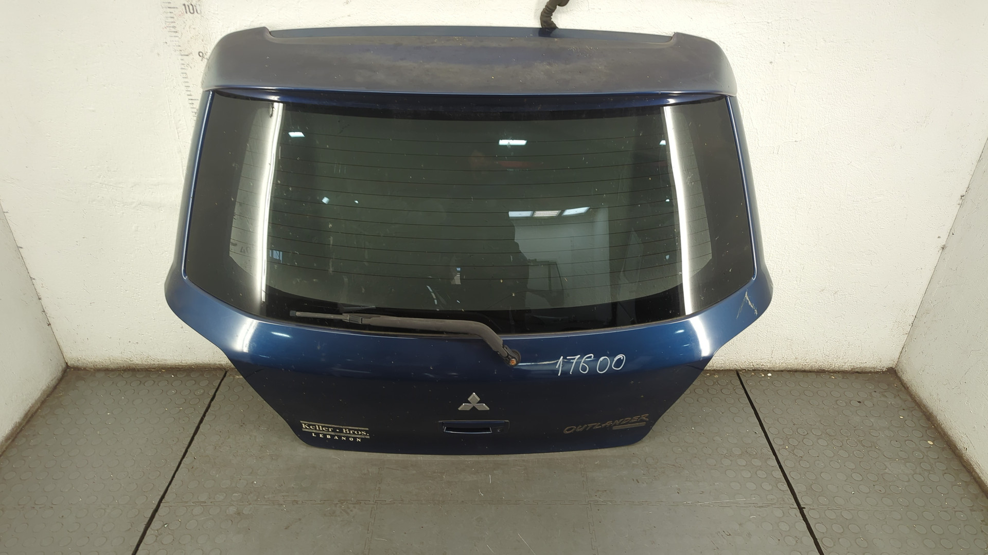 Дверь багажника