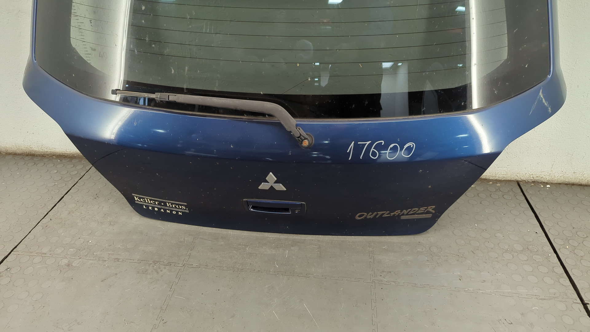 Дверь багажника