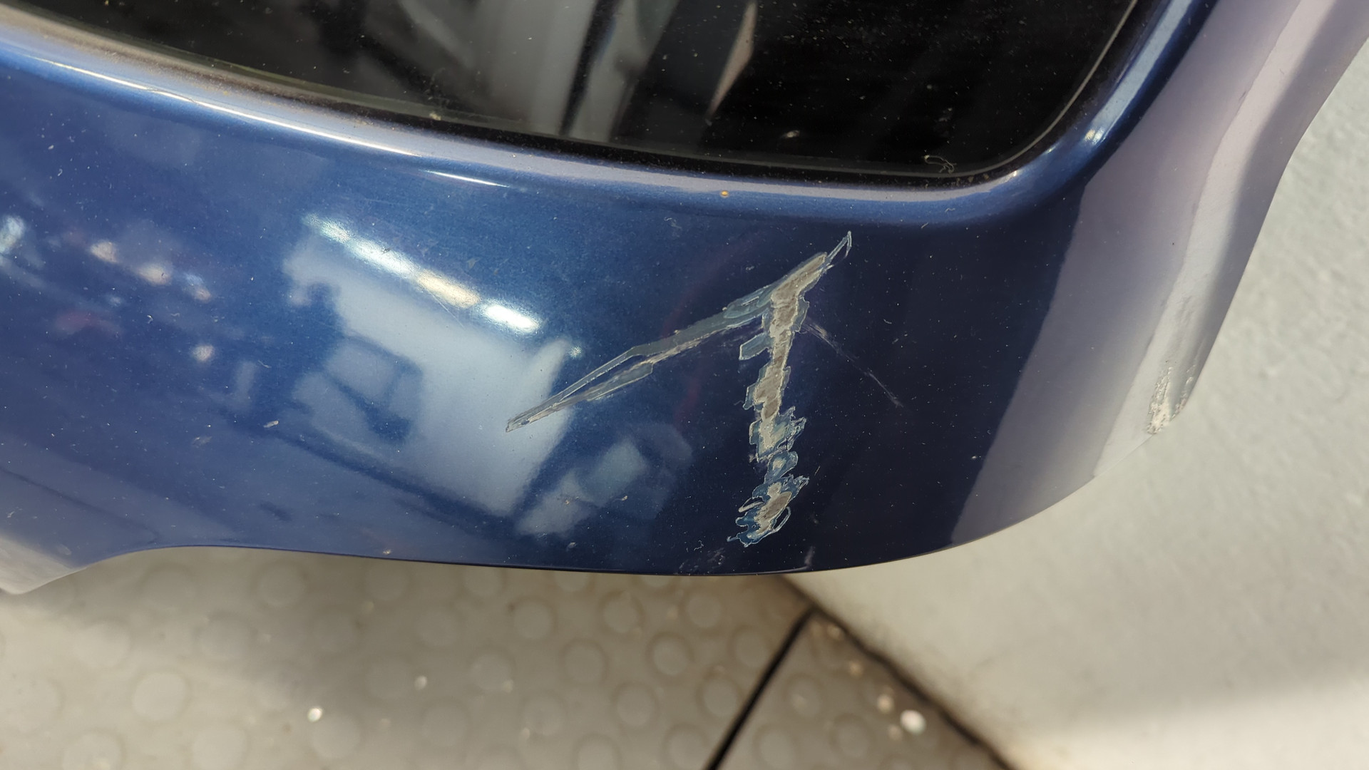 Дверь багажника