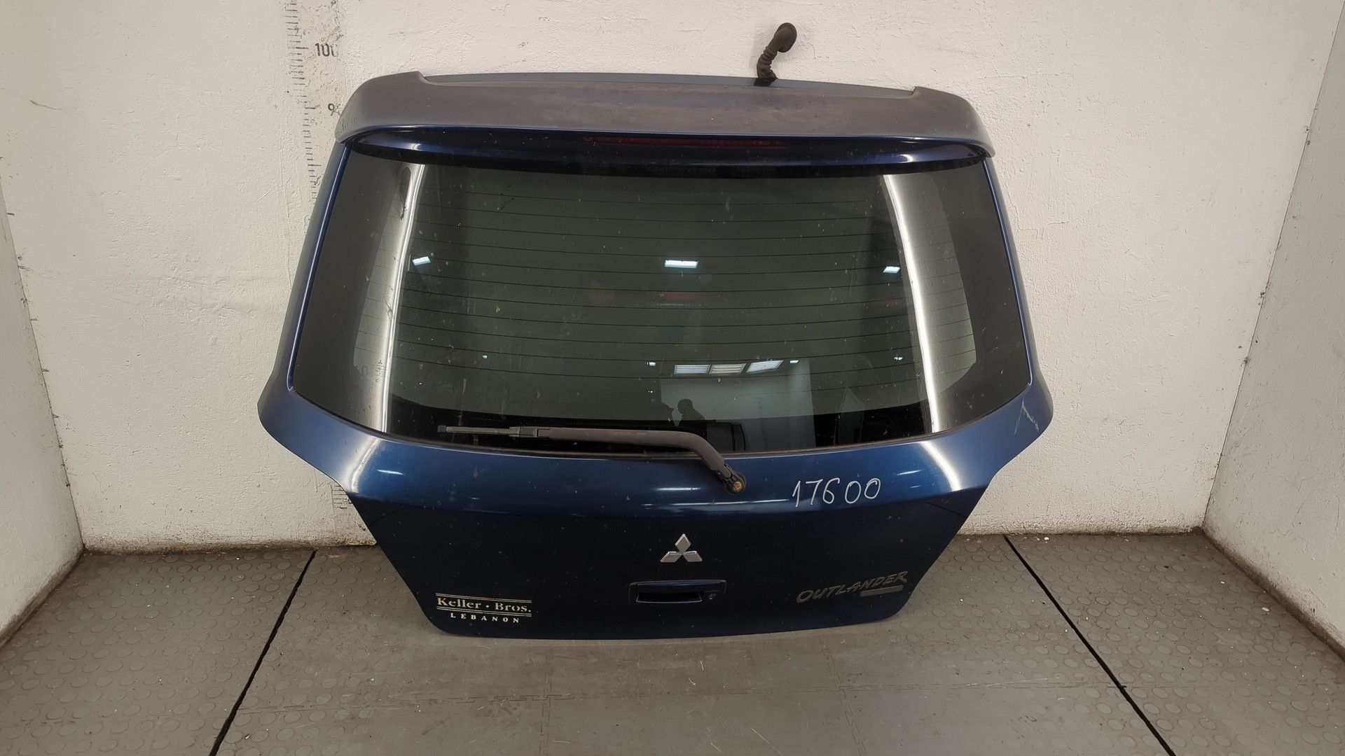 Дверь багажника