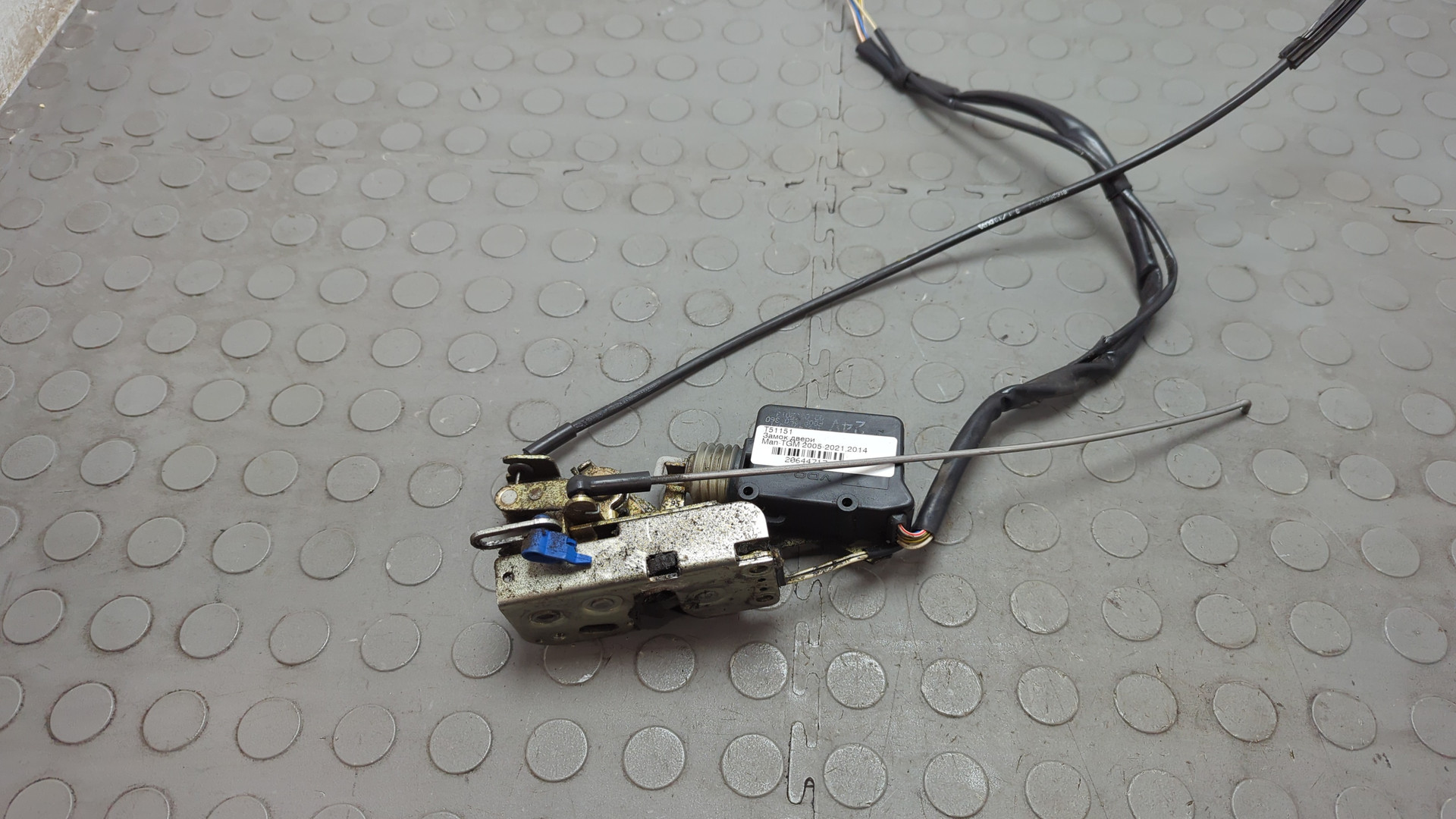 Замок двери передней правой