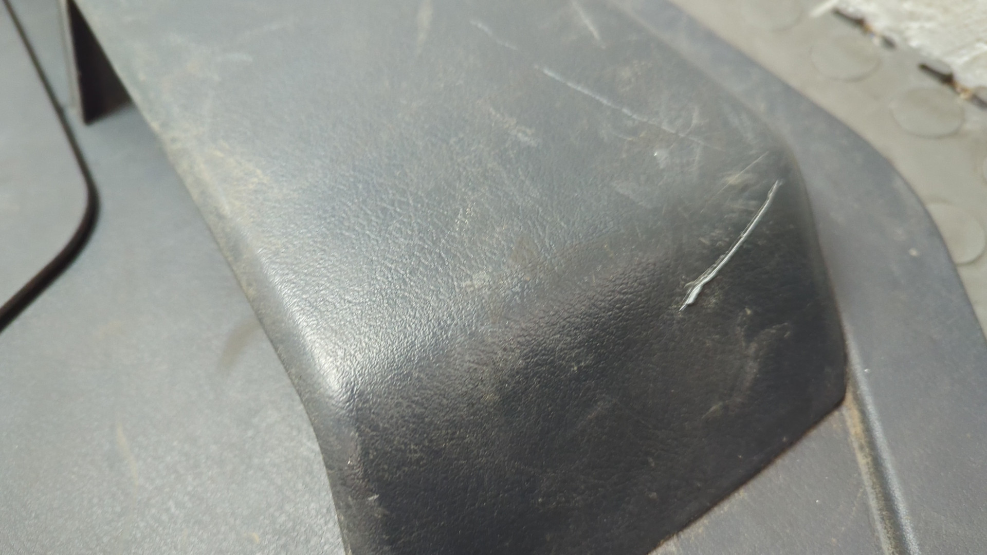 Обшивка двери передней правой