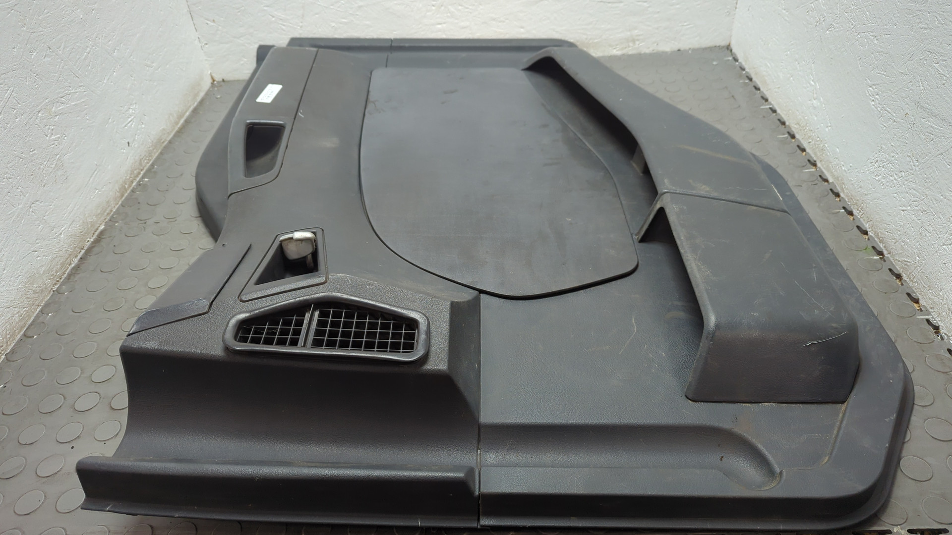 Обшивка двери передней правой