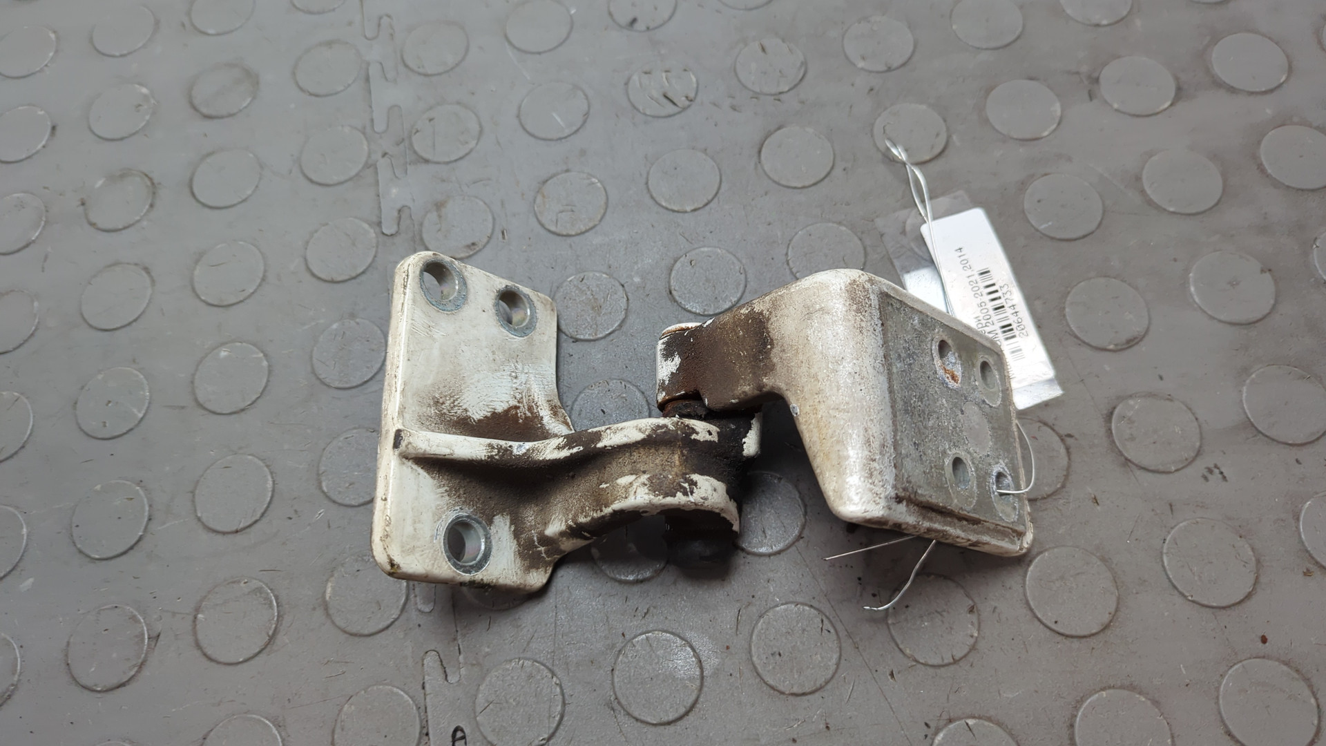 Петля двери