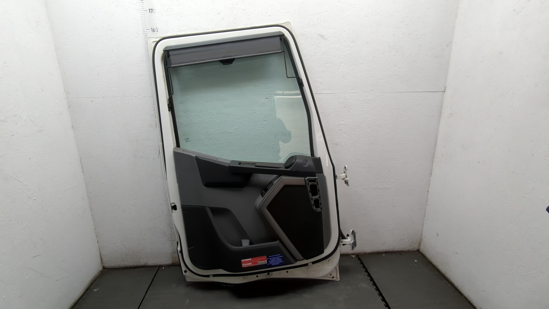 Дверь передняя левая