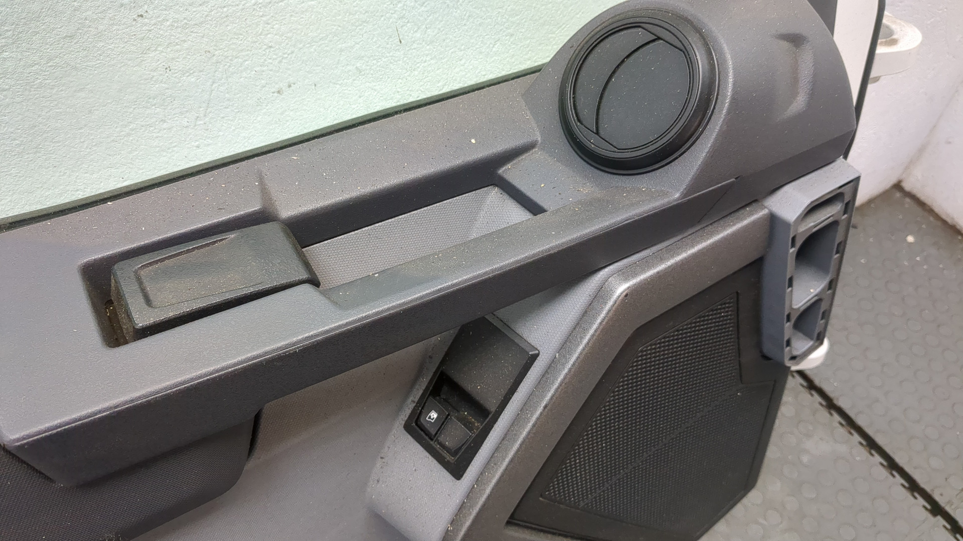 Дверь передняя левая