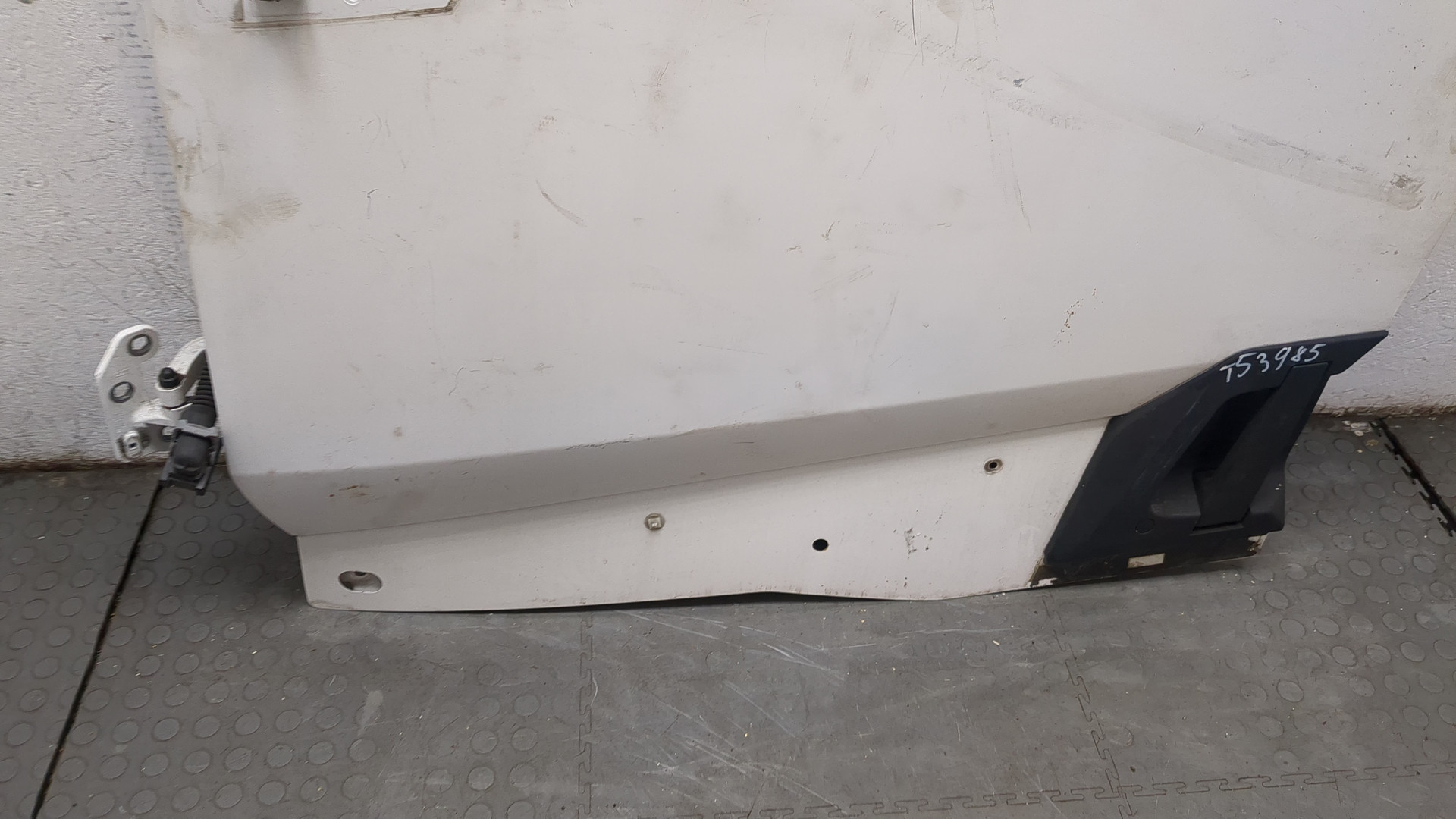 Дверь передняя левая