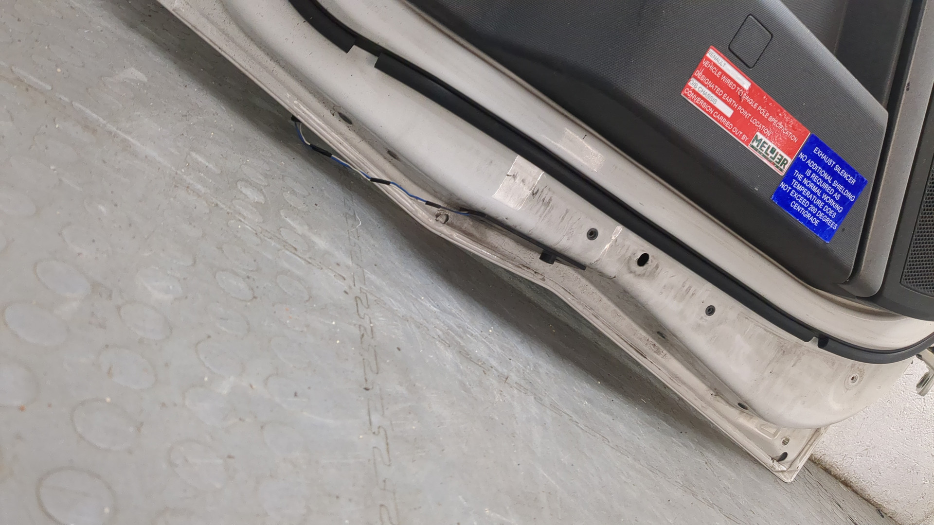 Дверь передняя левая