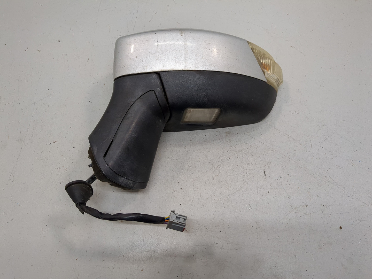 Зеркало левое электрическое