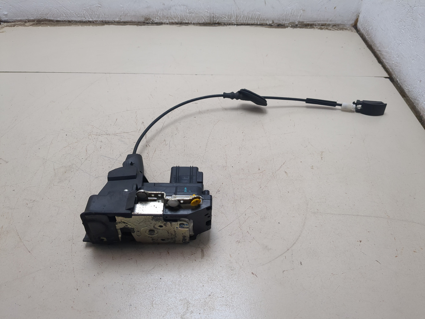 Замок двери задней правой