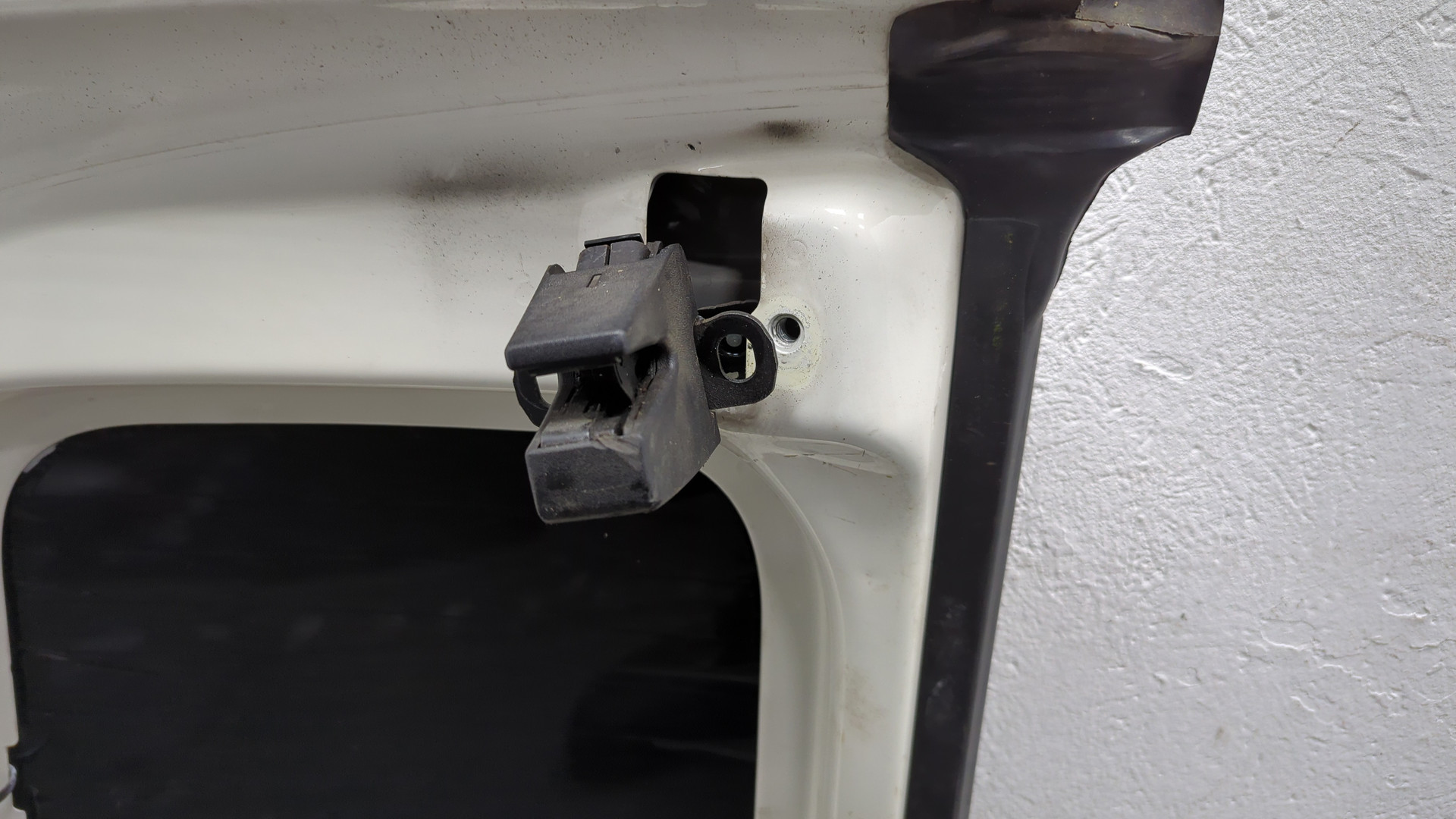 Дверь багажника правая