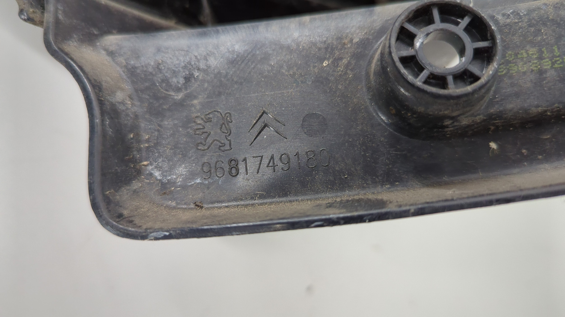 Фонарь задний правый