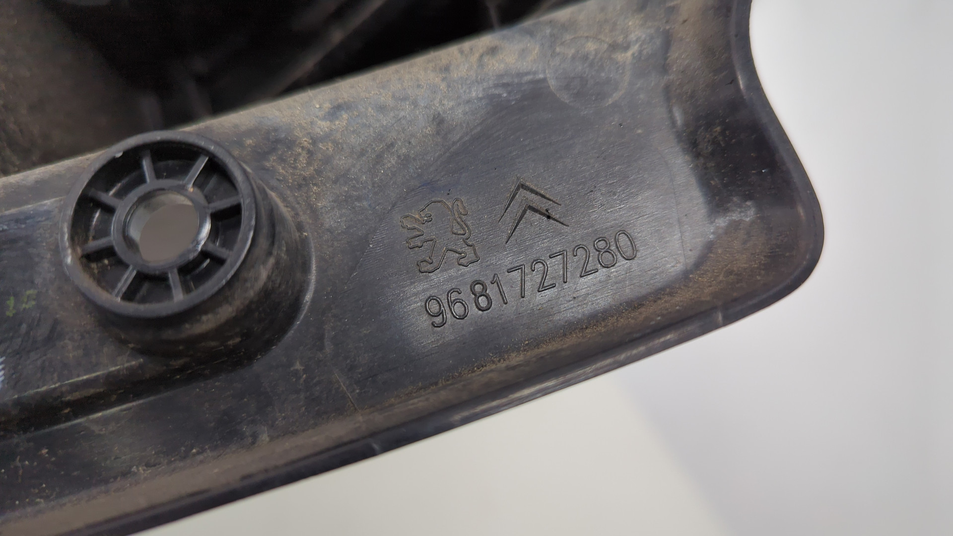 Фонарь задний левый