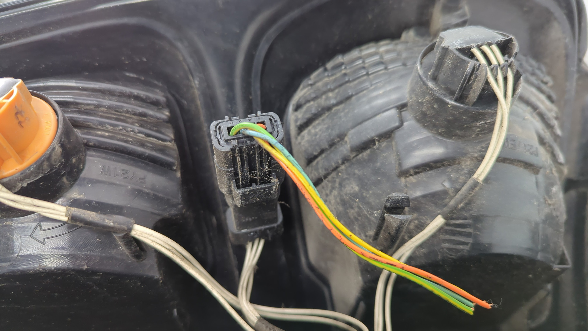 Фонарь задний левый