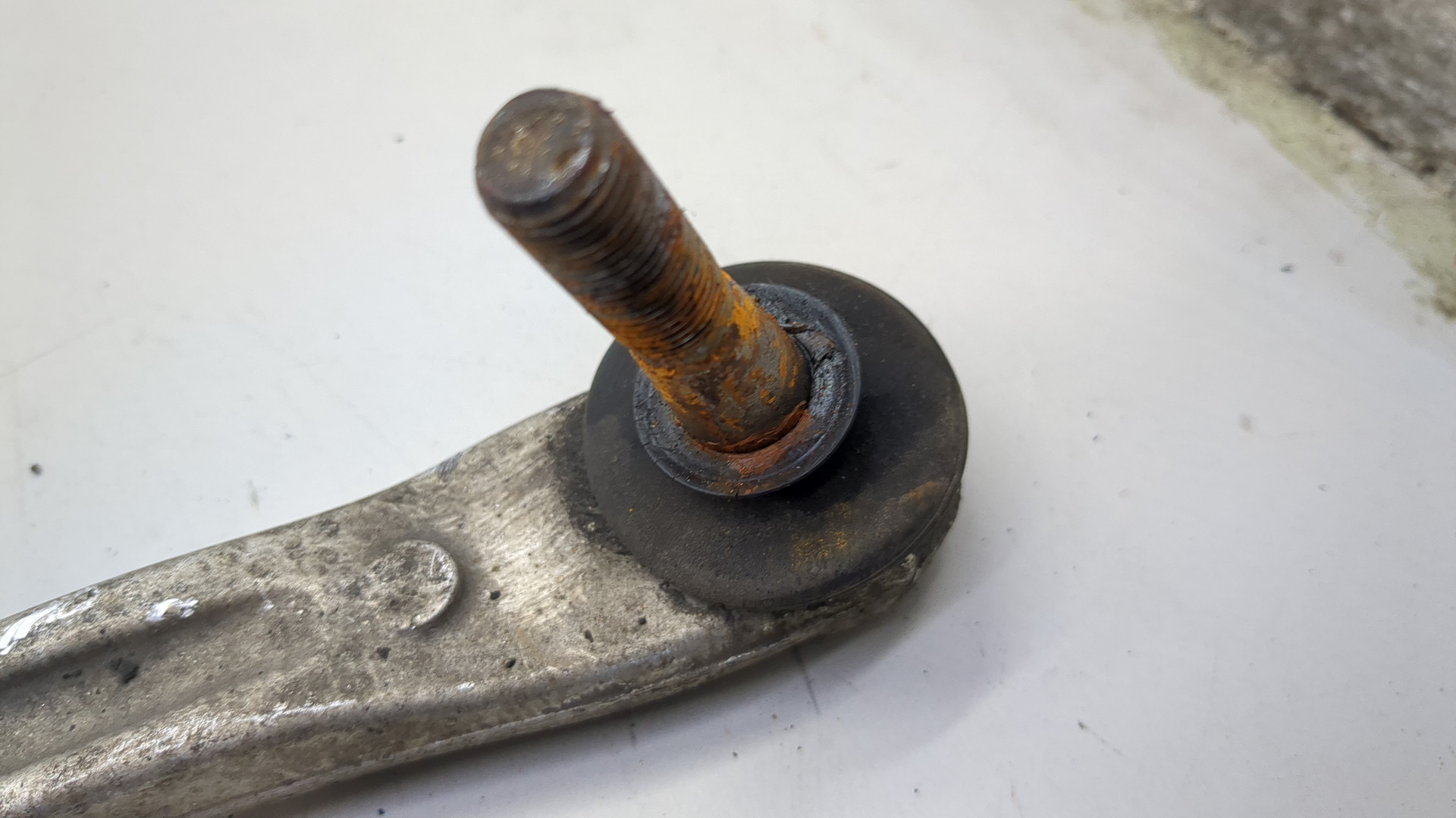 Рычаг задний правый