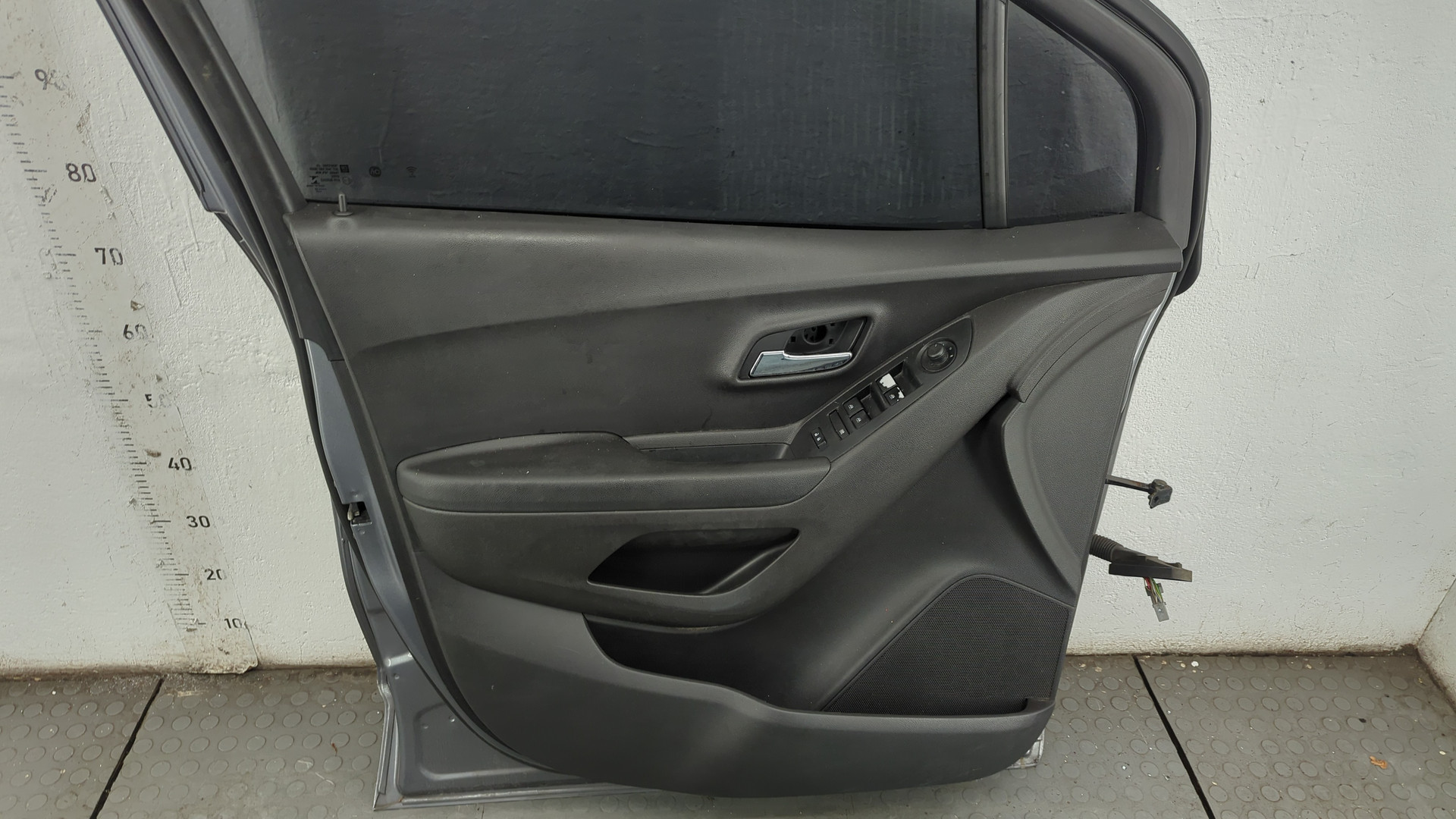 Дверь передняя левая