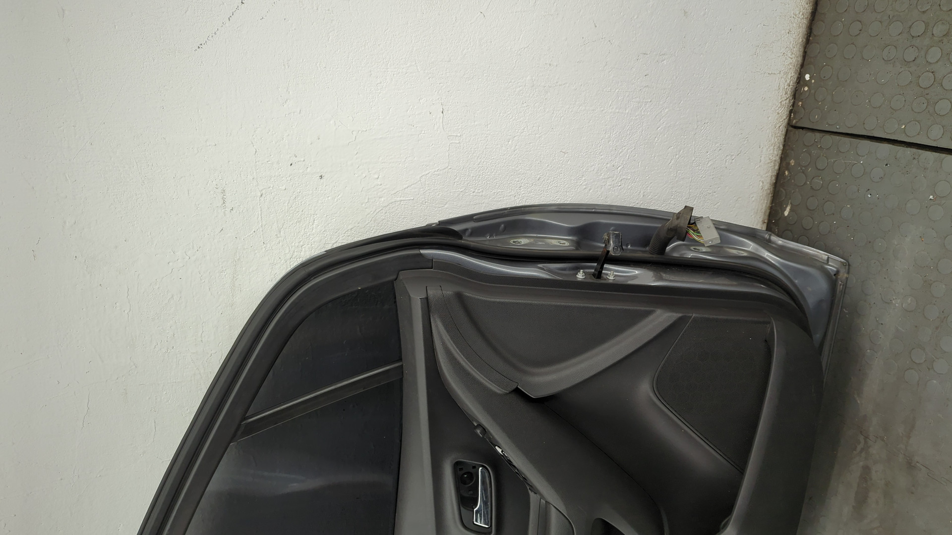 Дверь передняя левая