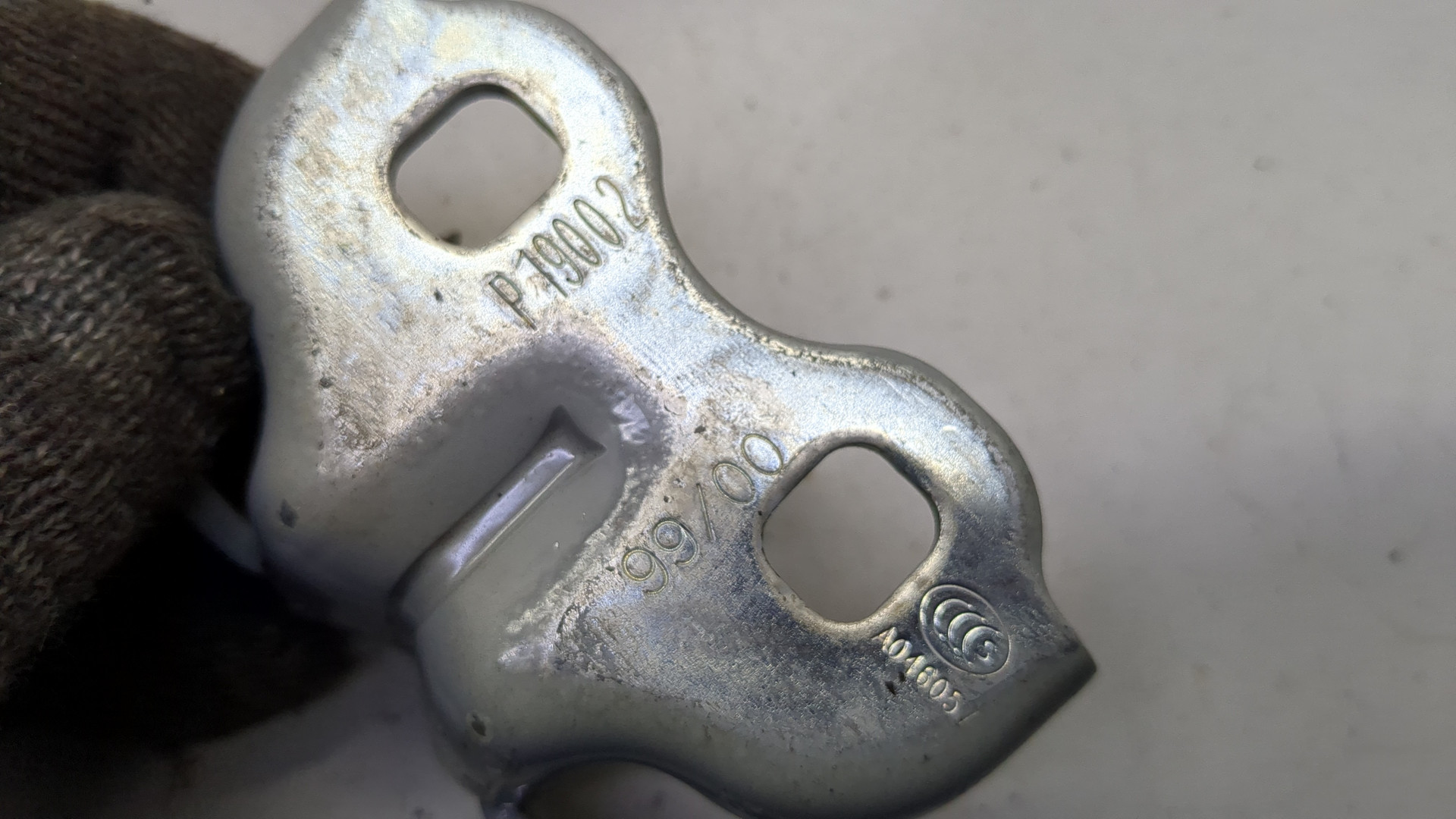 Петля двери