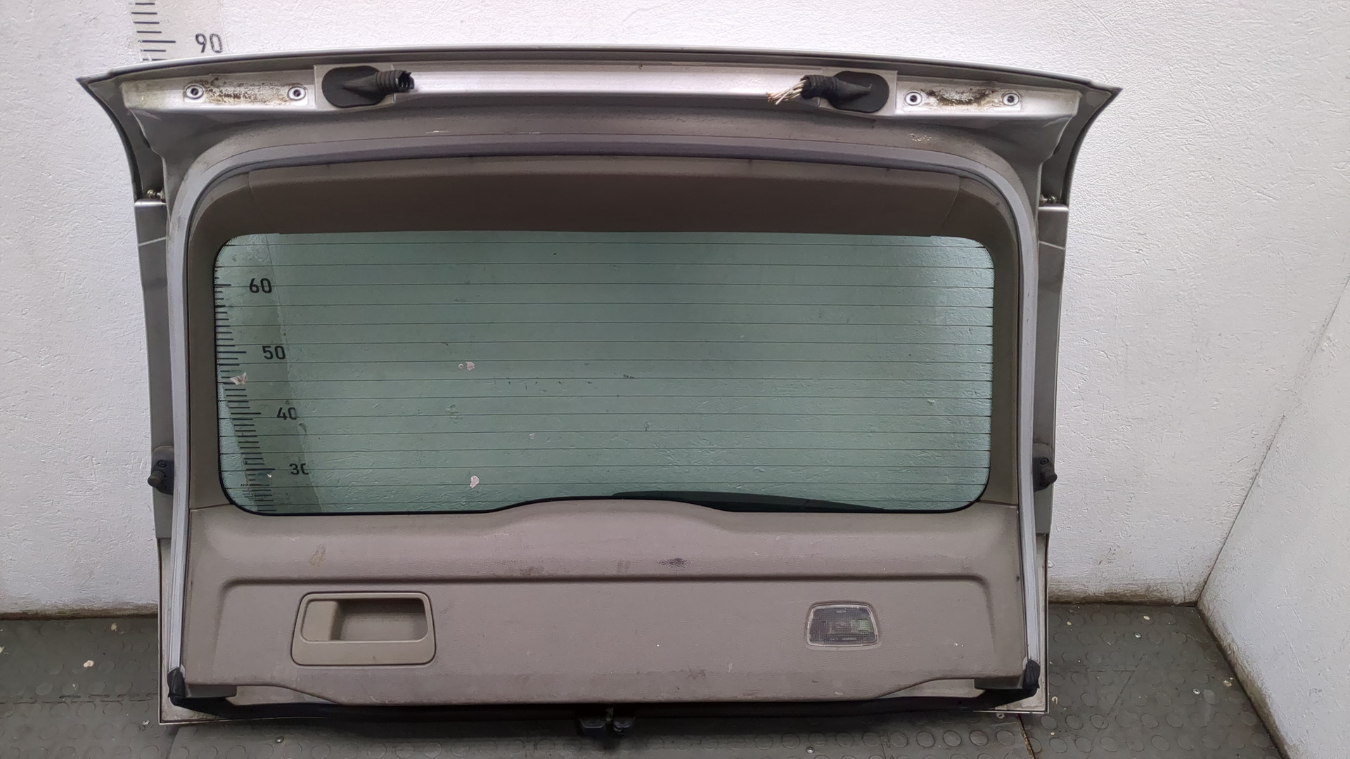 Дверь багажника