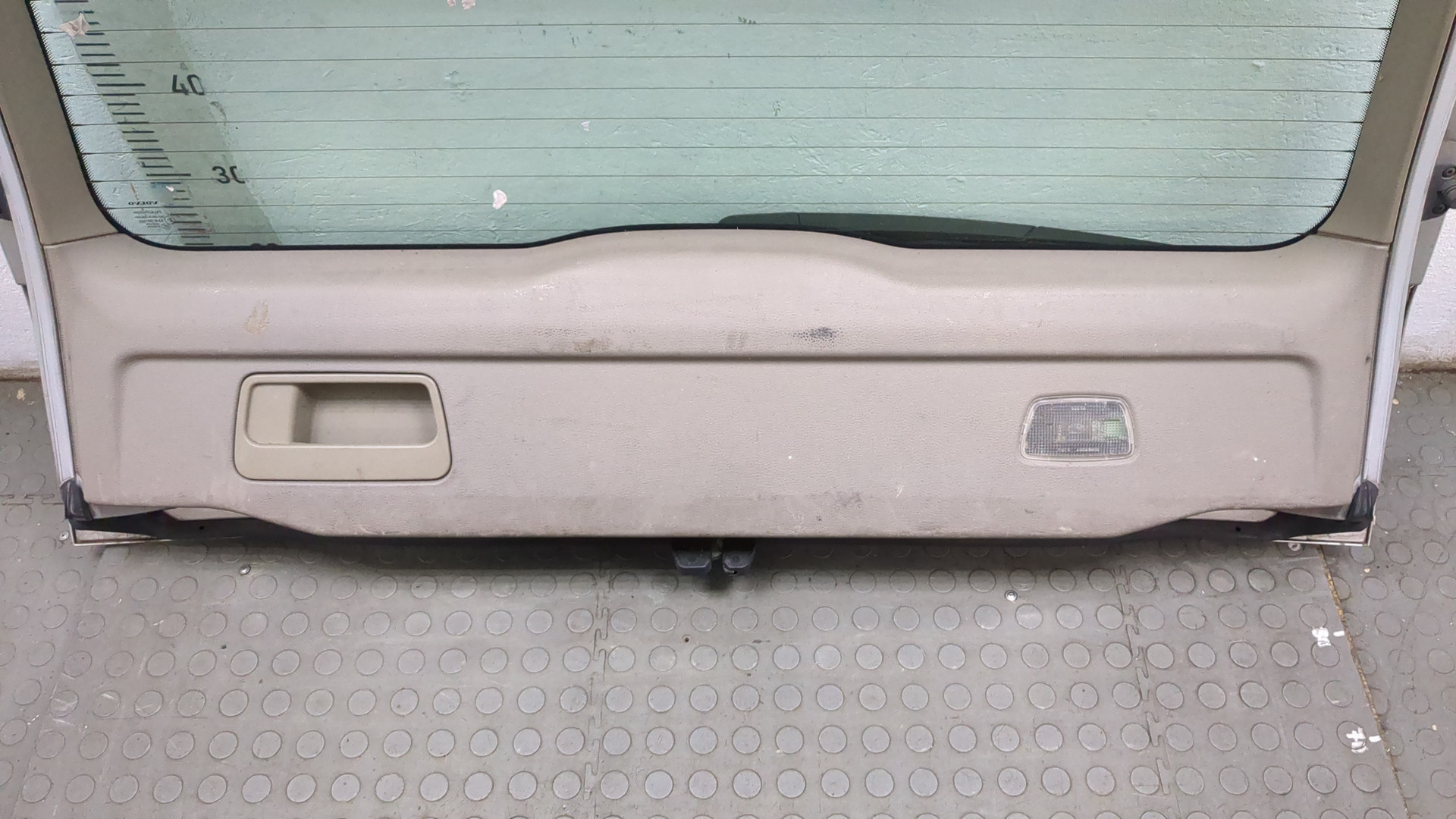 Дверь багажника