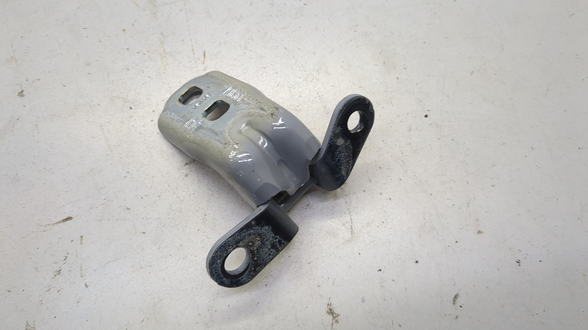 Петля двери