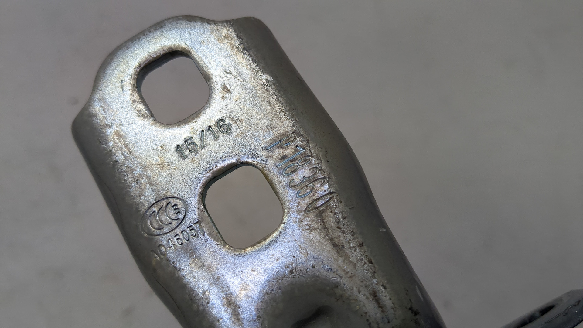 Петля двери