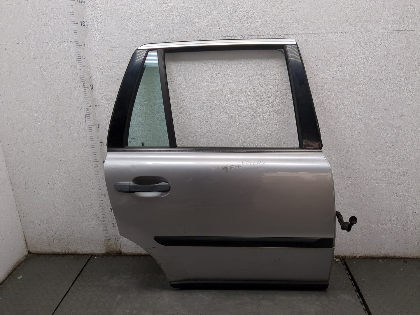 Дверь задняя правая