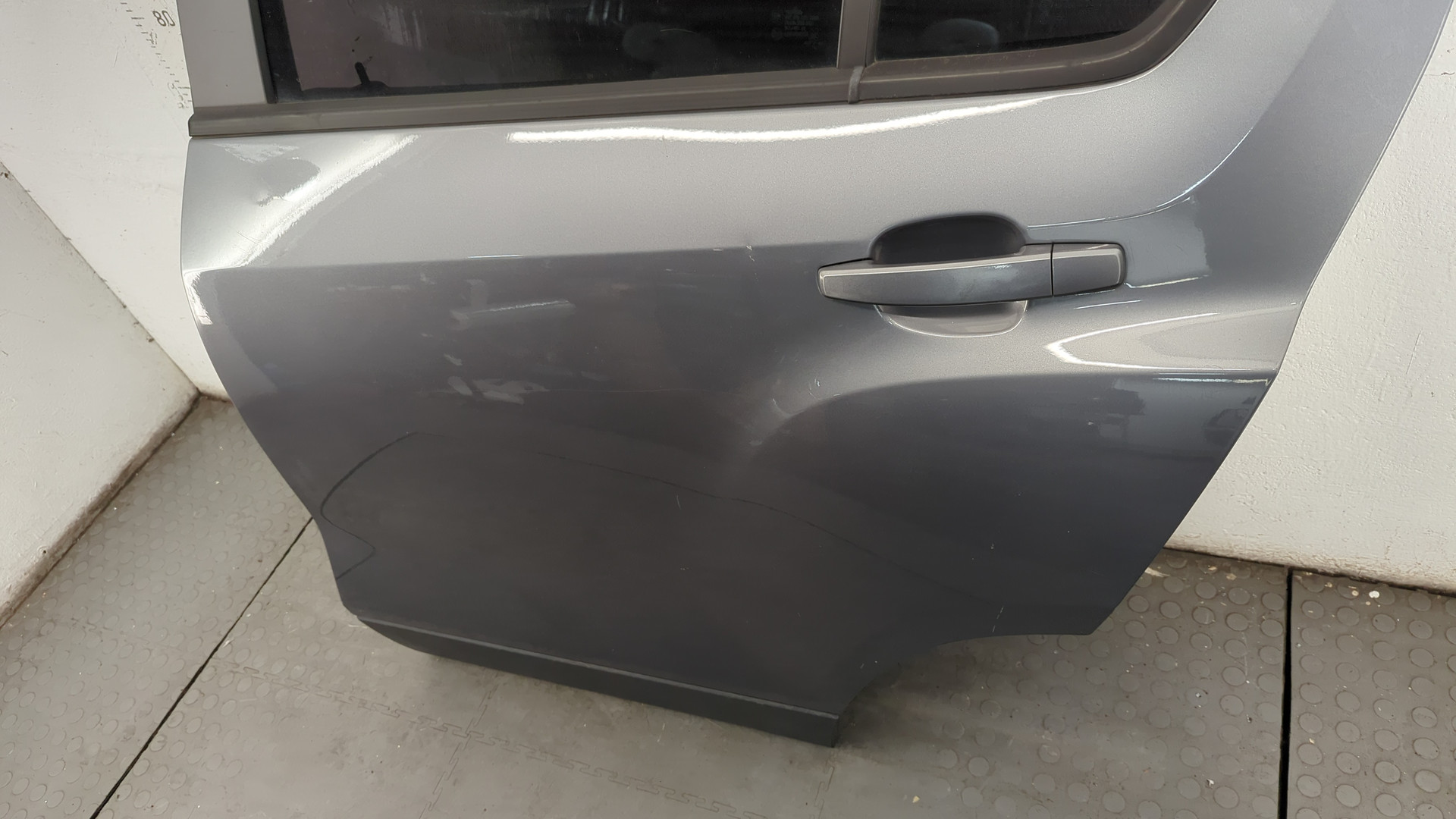 Дверь задняя левая