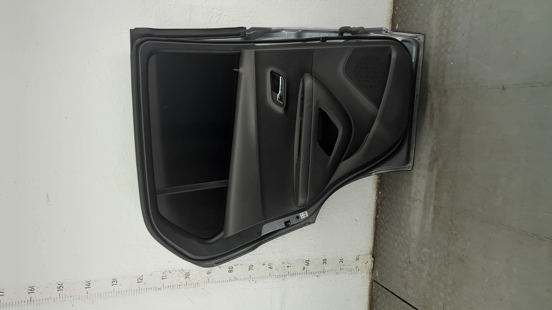 Дверь задняя левая