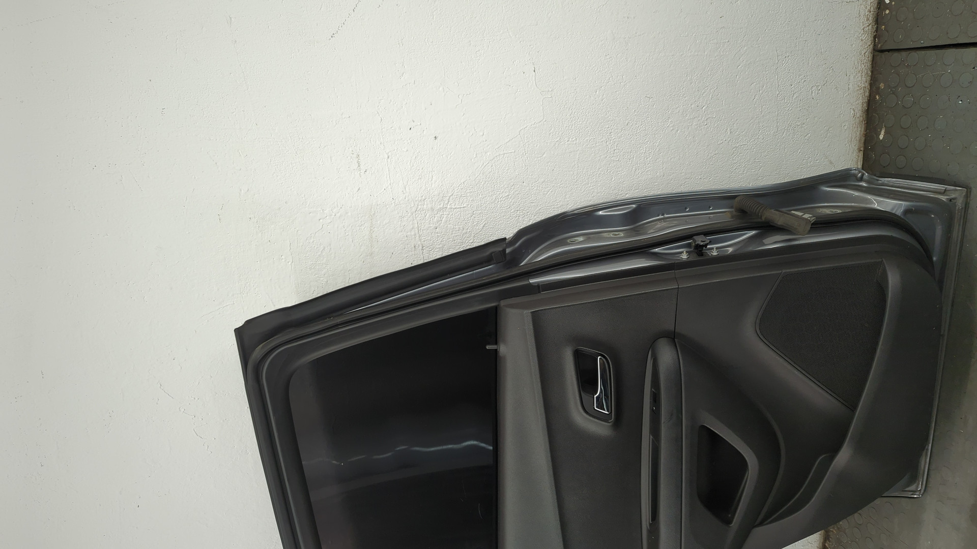 Дверь задняя левая