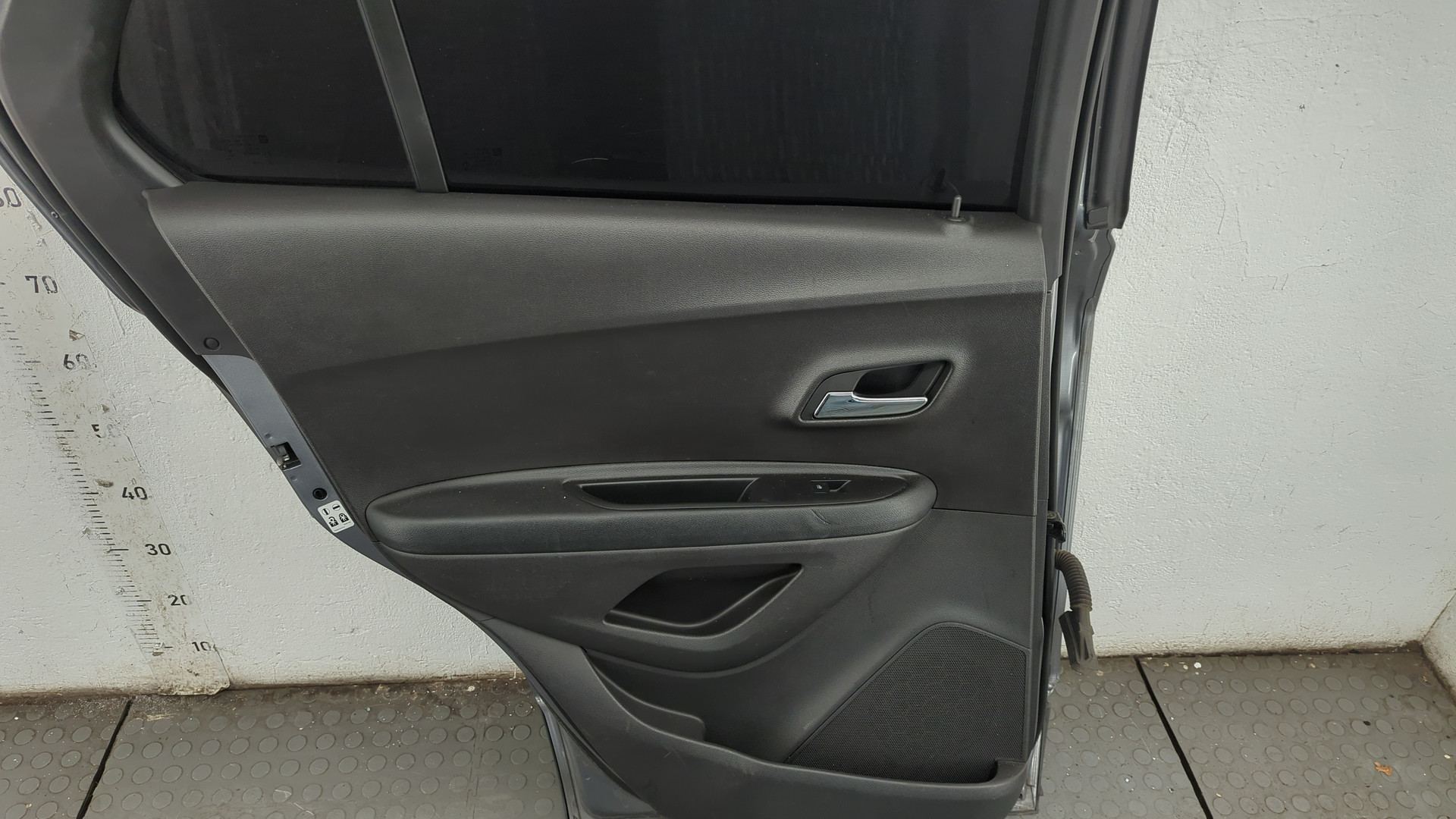 Дверь задняя левая