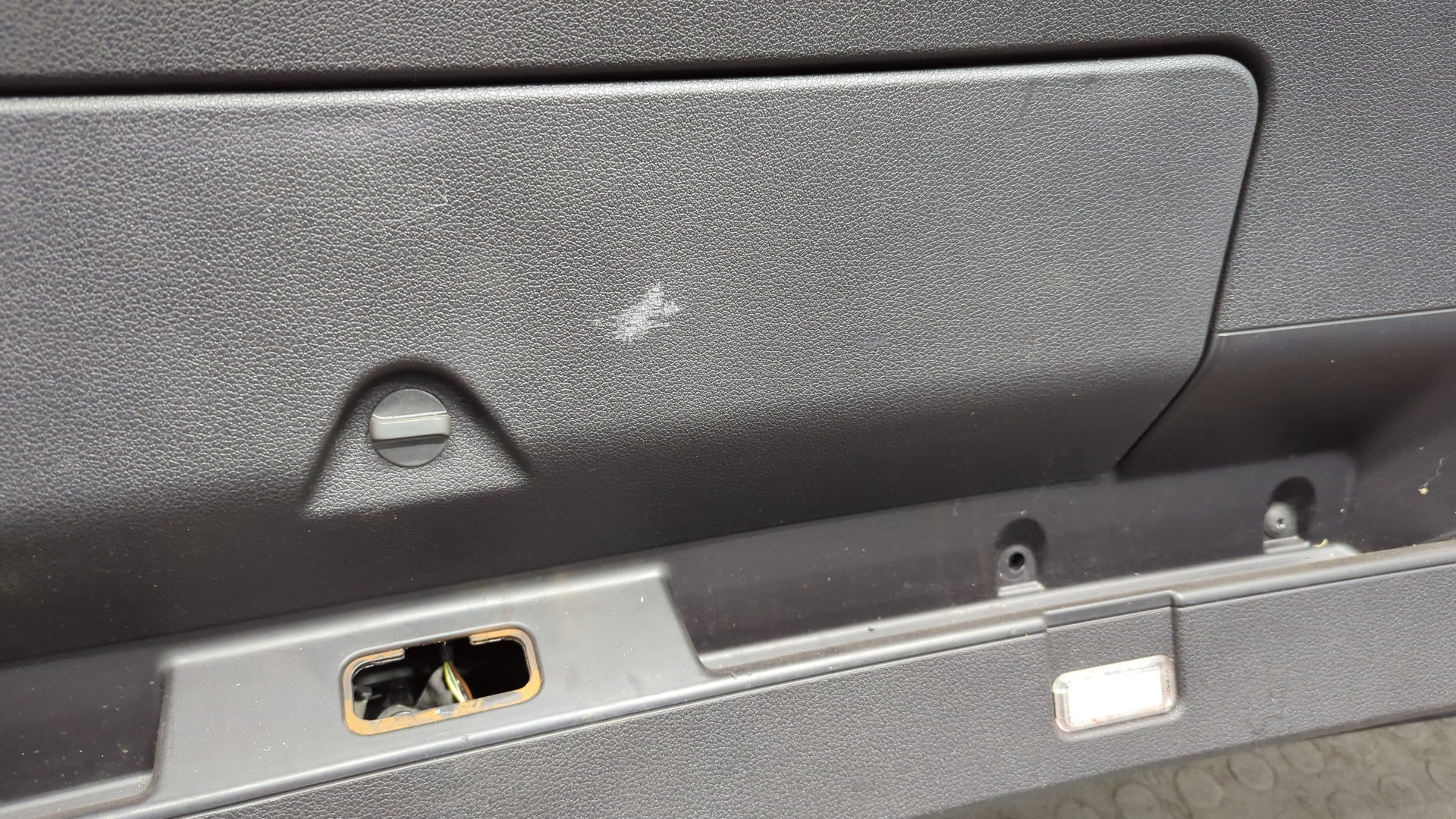 Дверь багажника